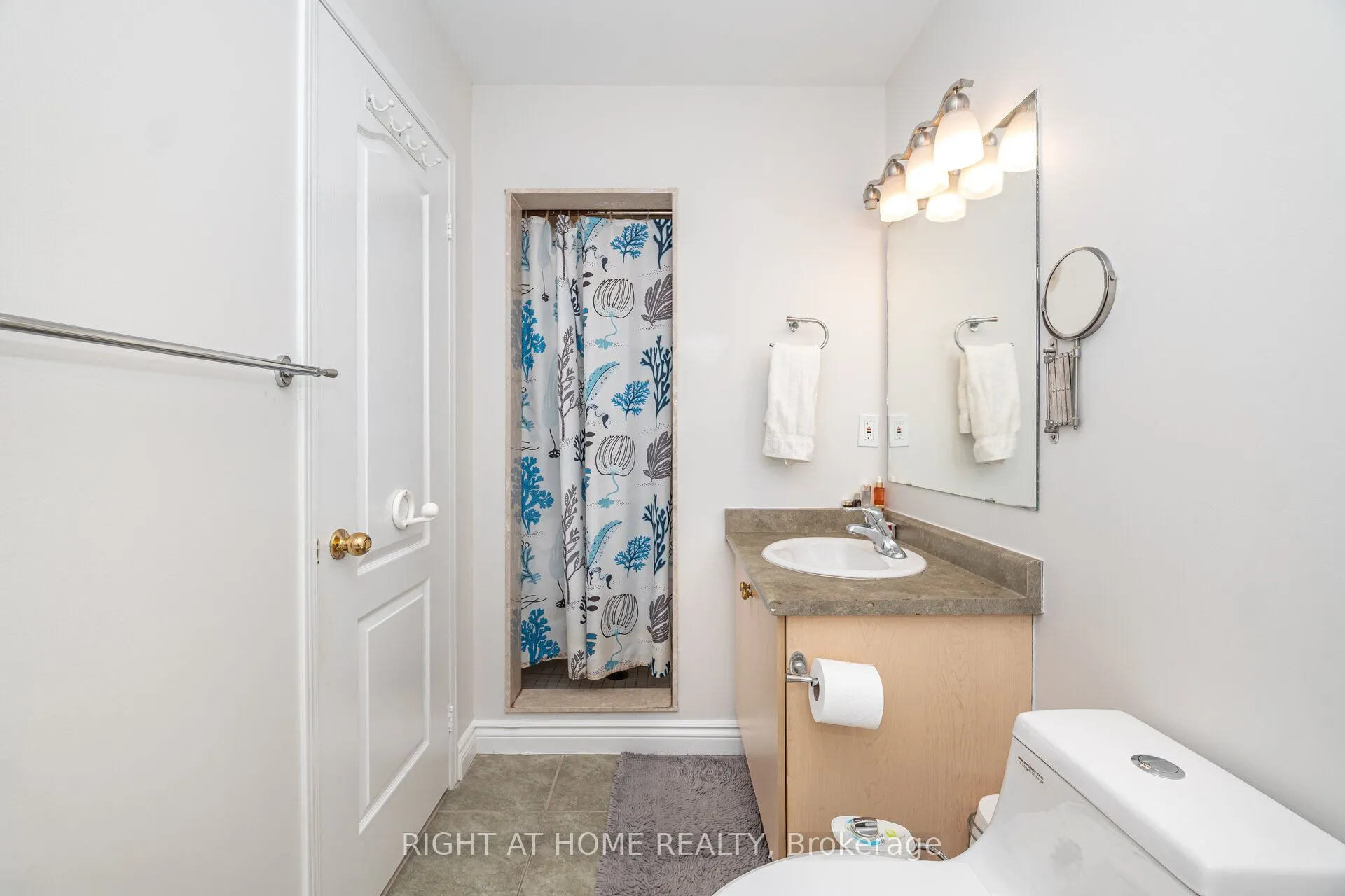131 Crystal Glen Crescent