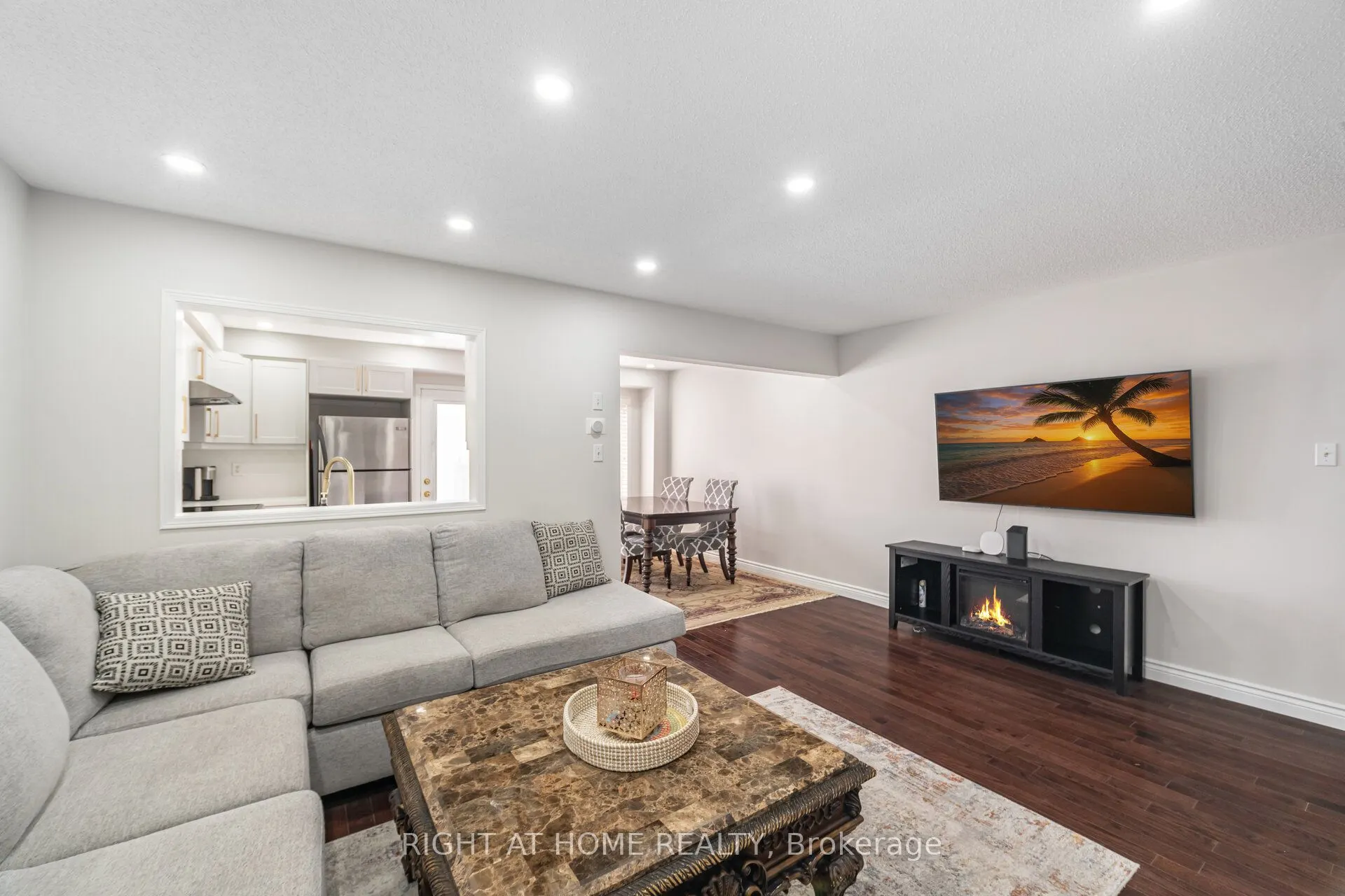 131 Crystal Glen Crescent