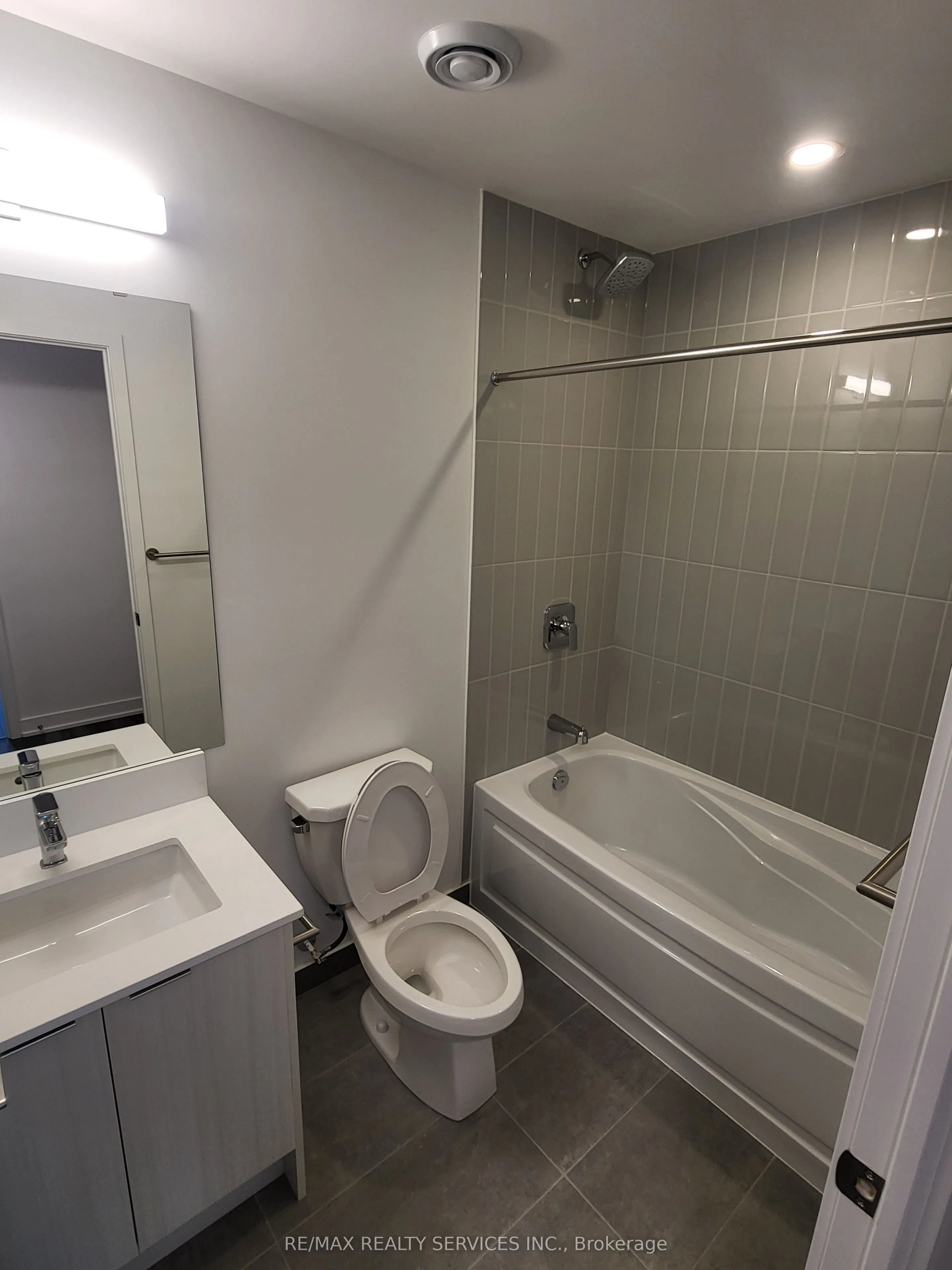 225 Malta Avenue E, #513