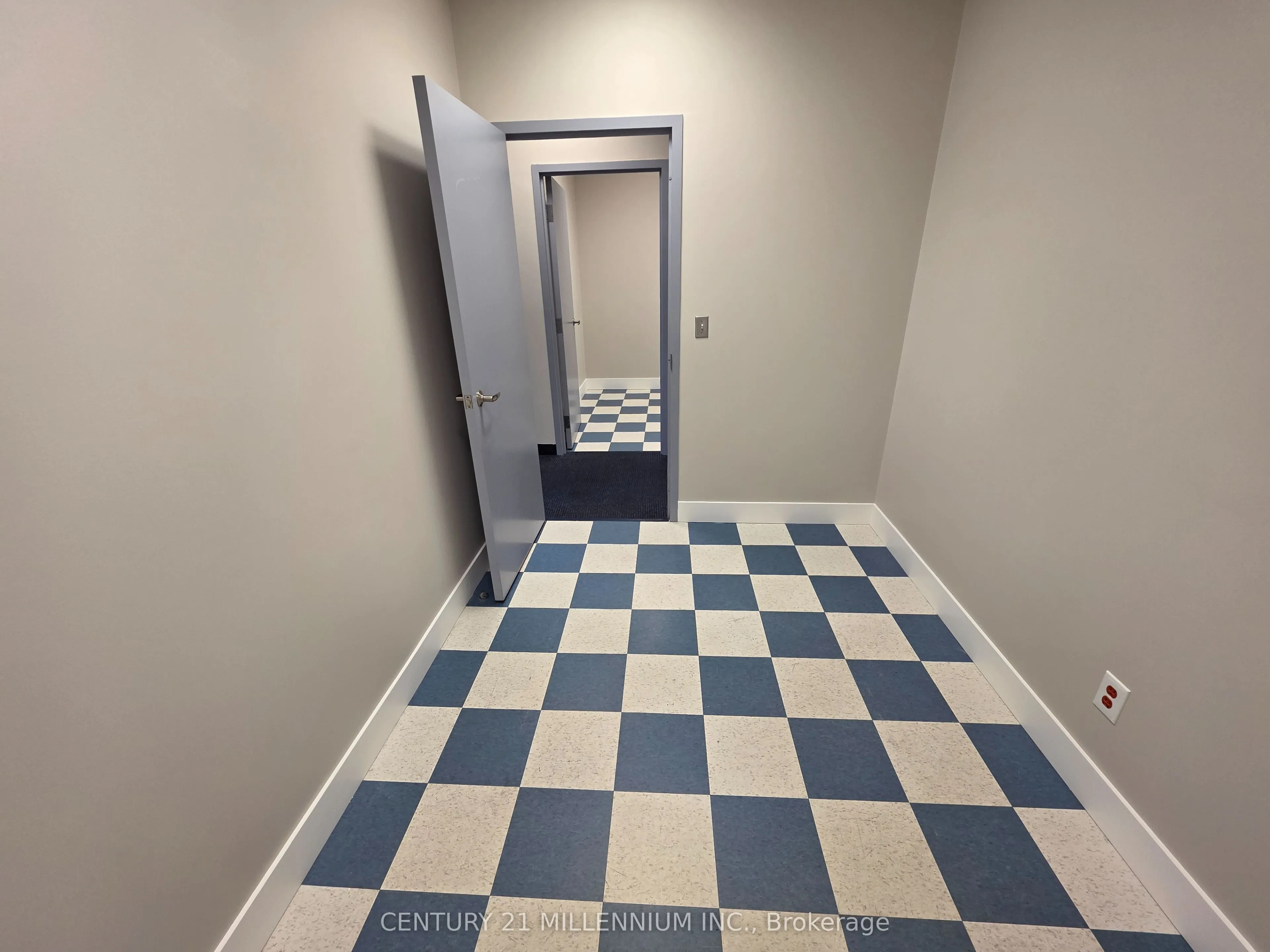 2250 Bovaird Drive E, #212