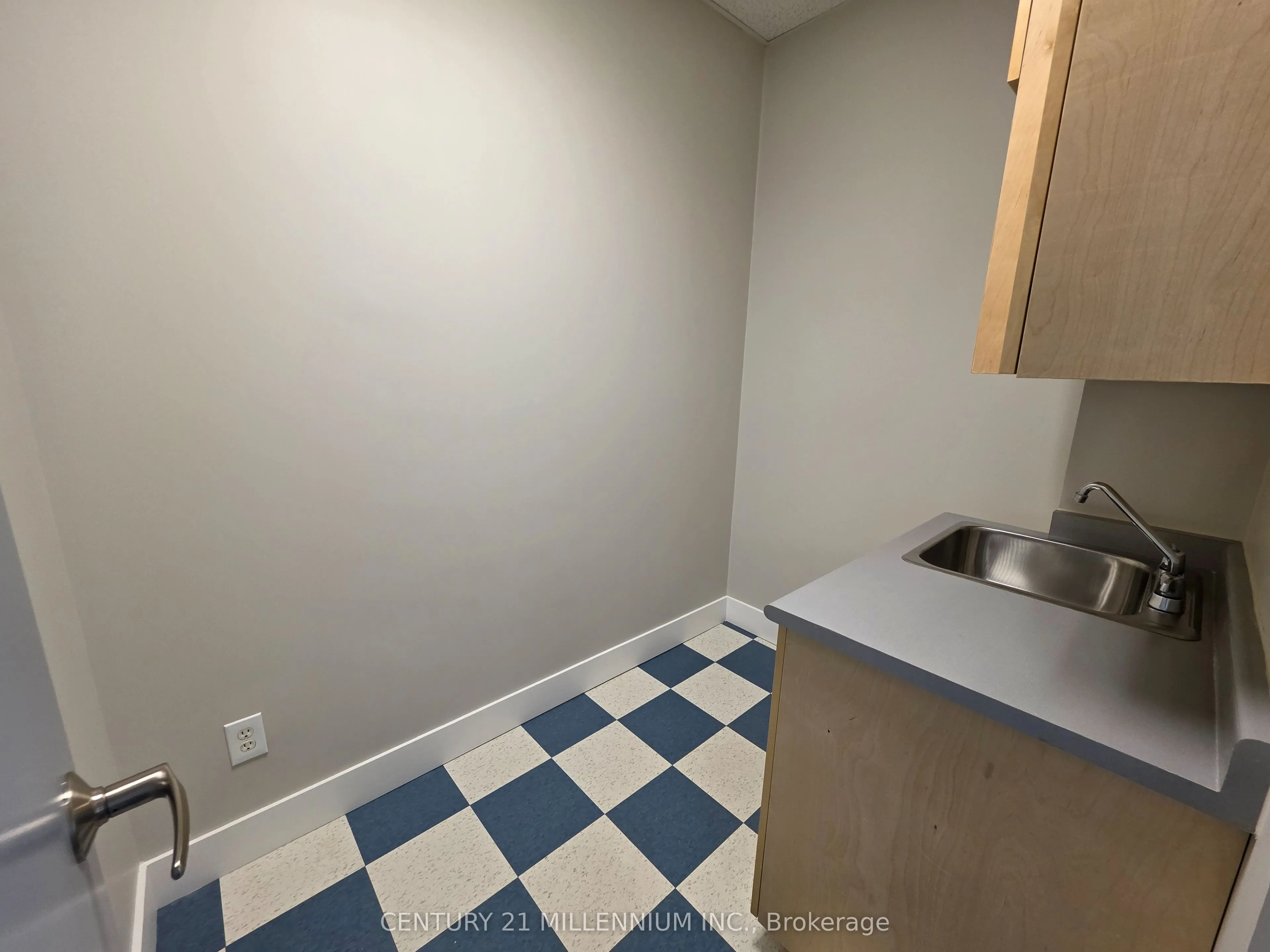 2250 Bovaird Drive E, #212
