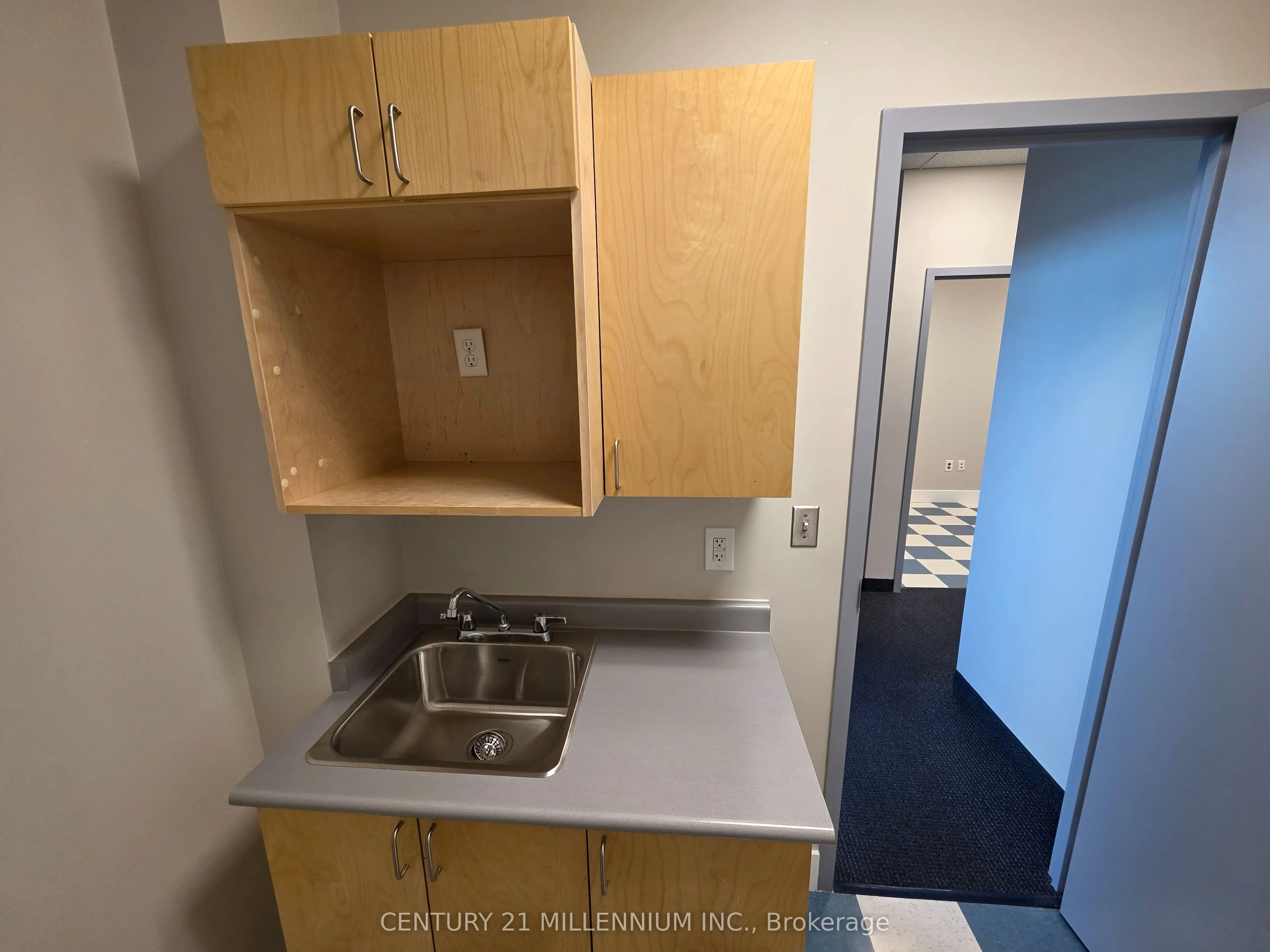 2250 Bovaird Drive E, #212