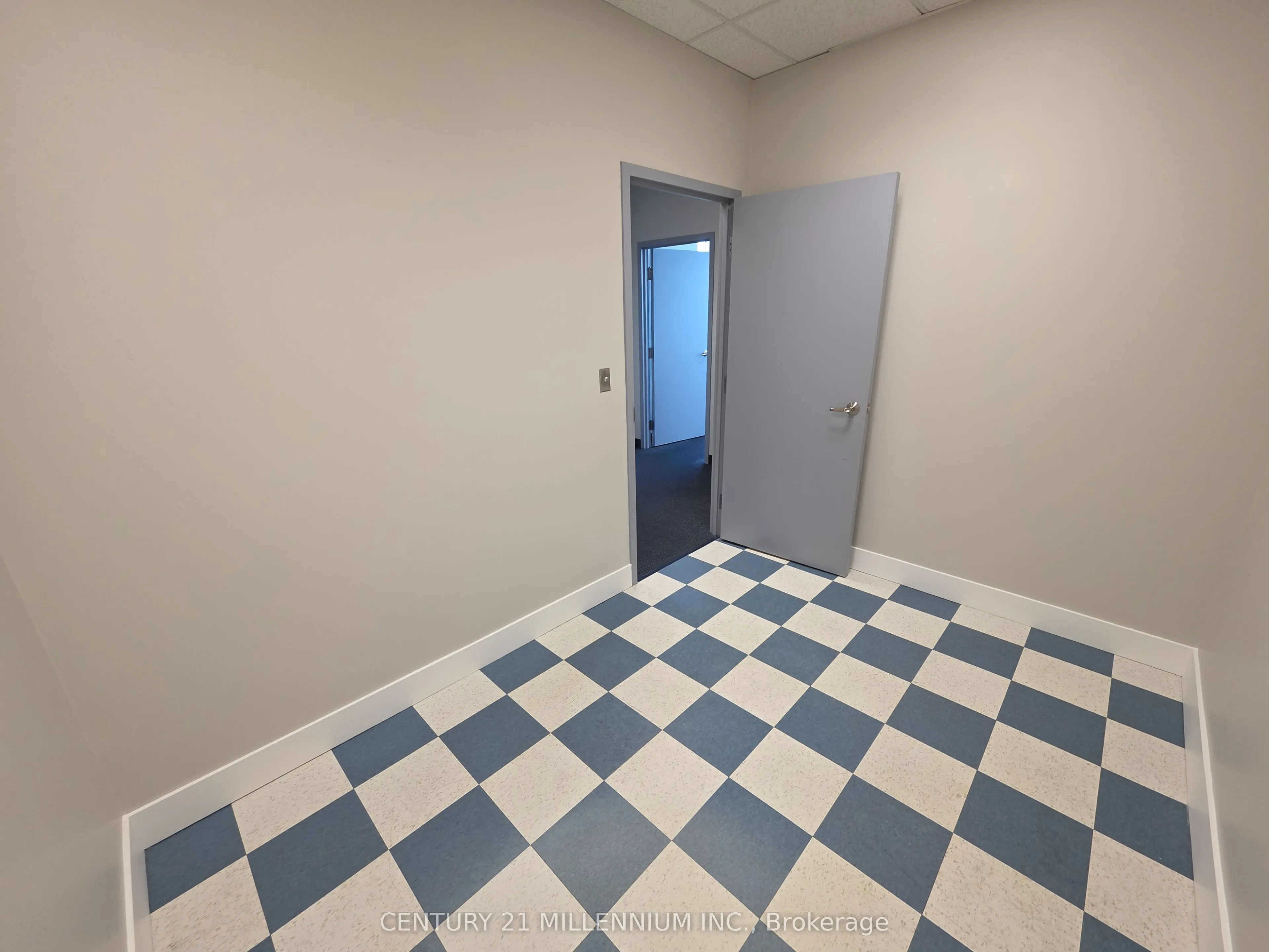 2250 Bovaird Drive E, #212