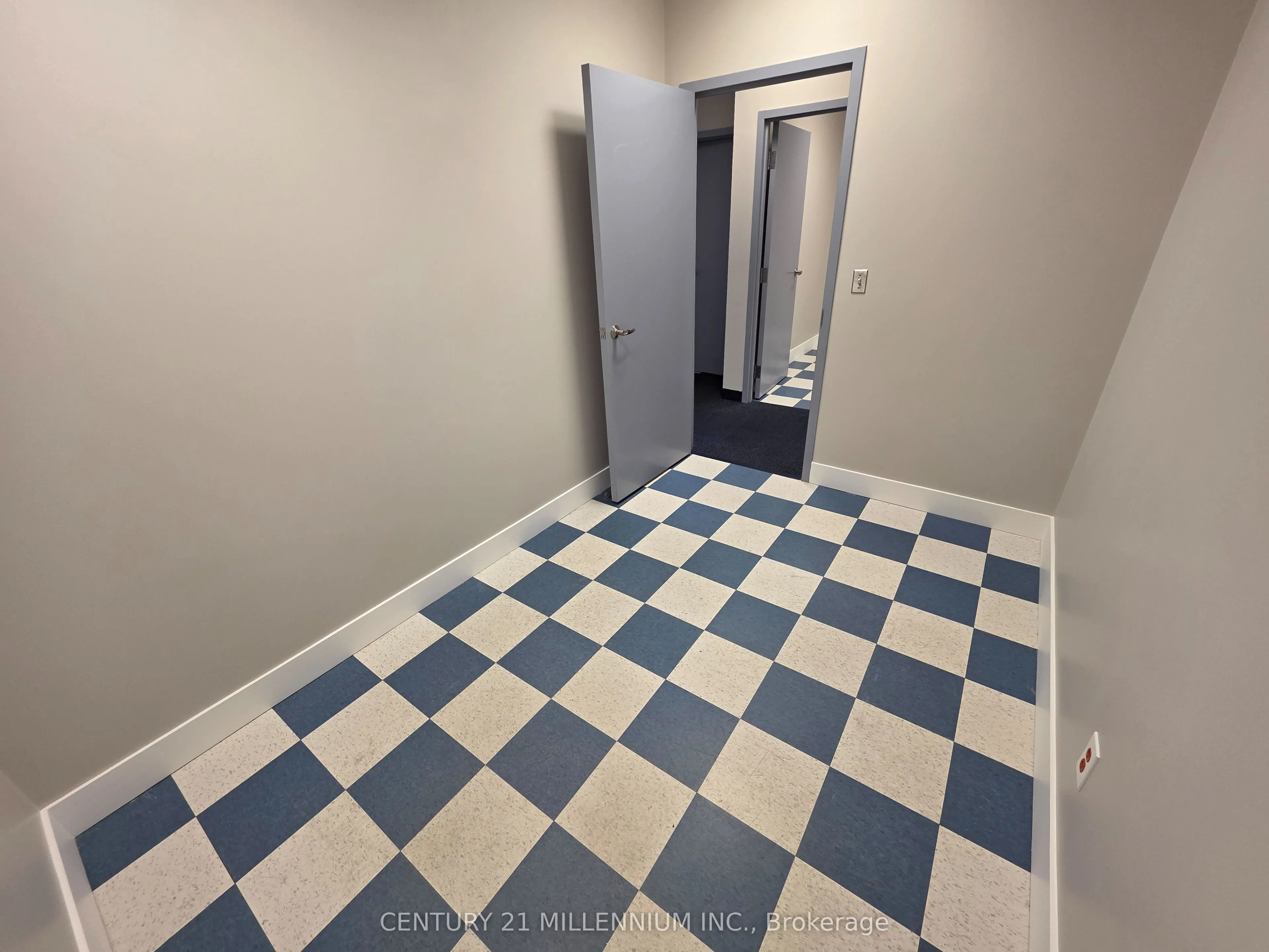 2250 Bovaird Drive E, #212