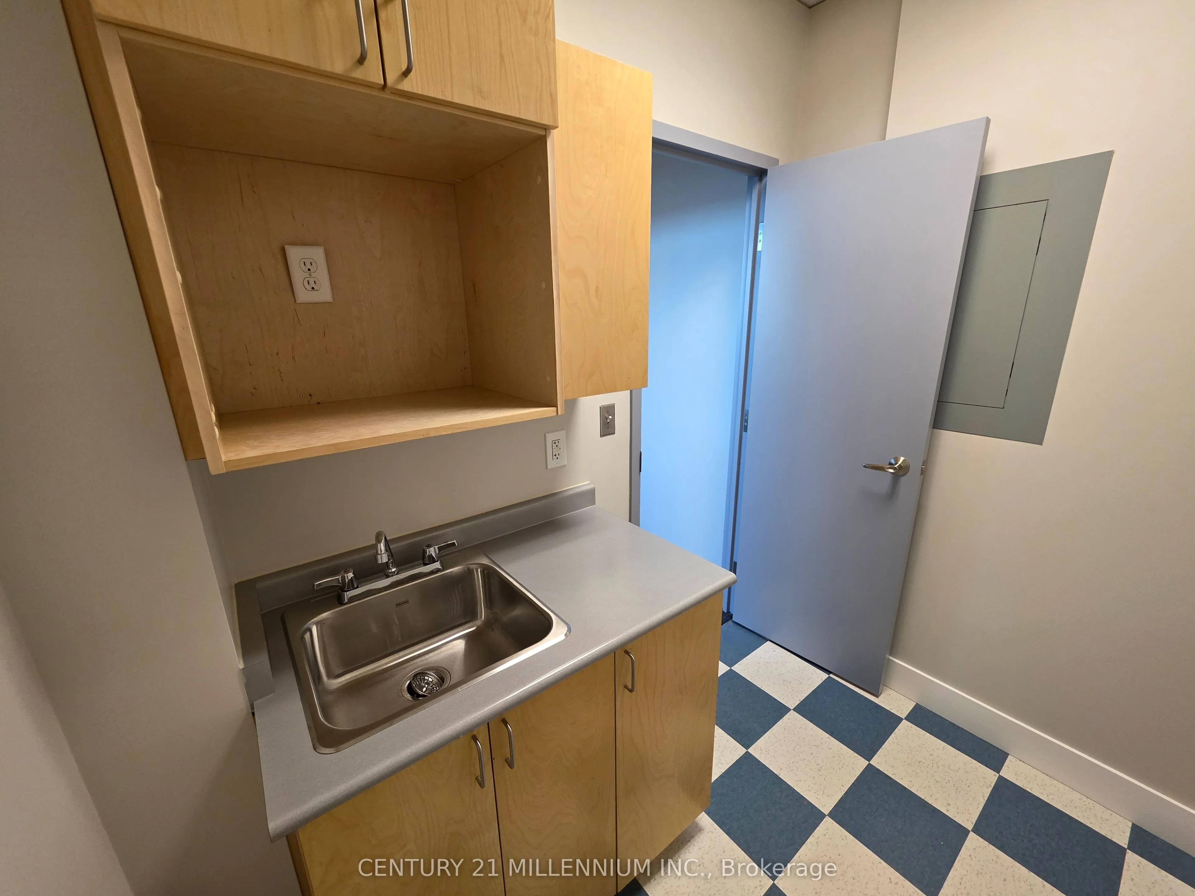 2250 Bovaird Drive E, #212
