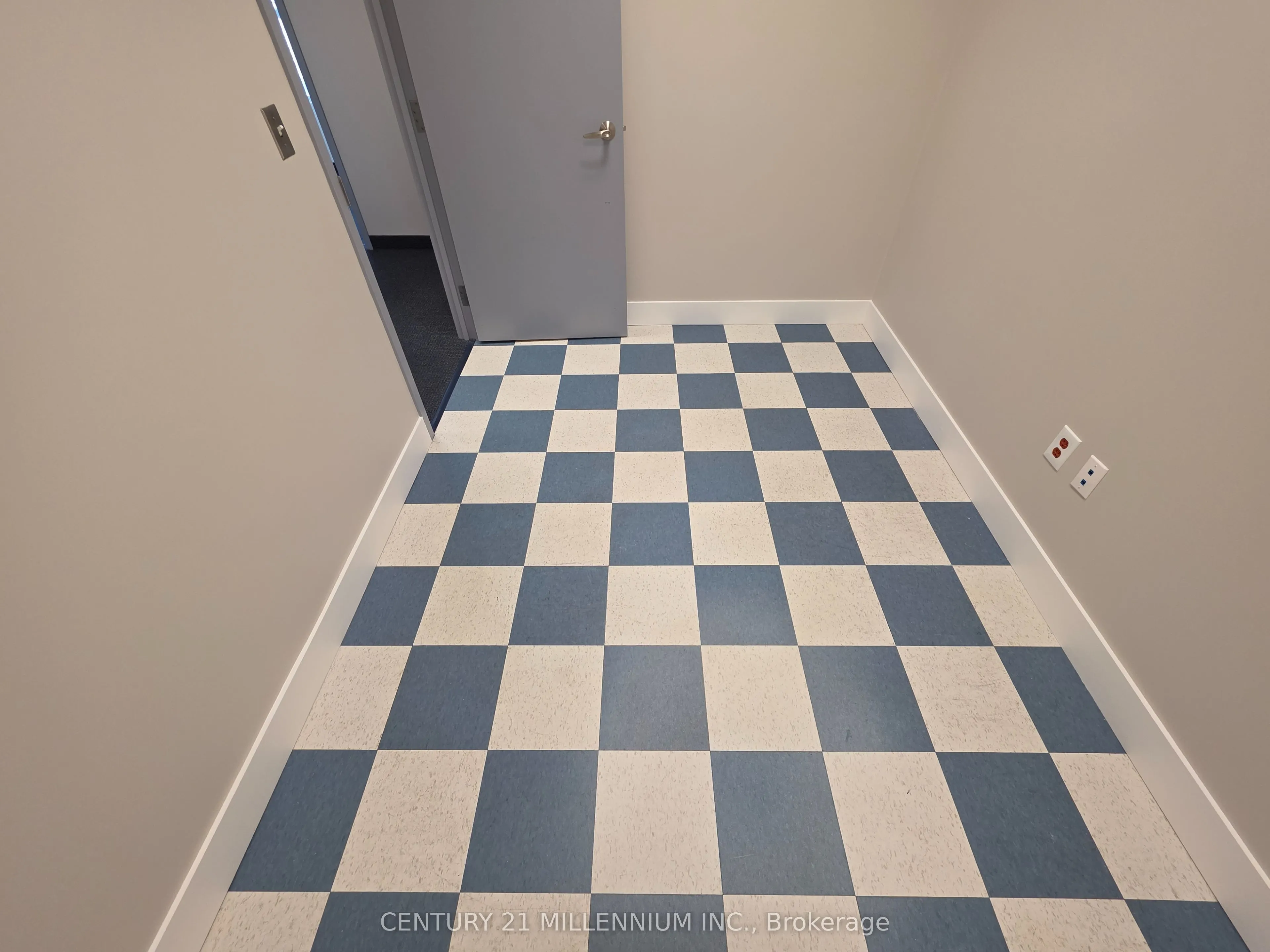 2250 Bovaird Drive E, #212