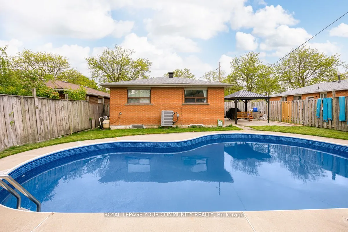 16 Midhurst Drive