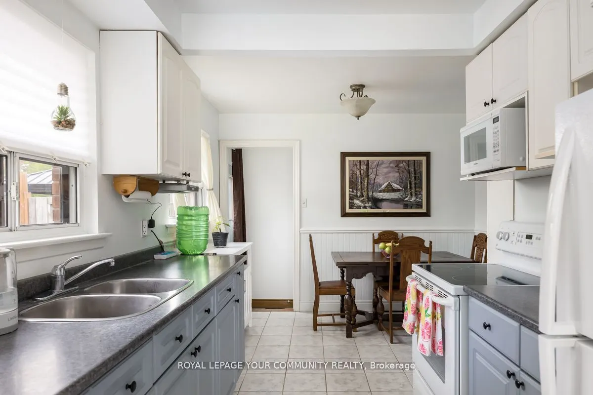 16 Midhurst Drive