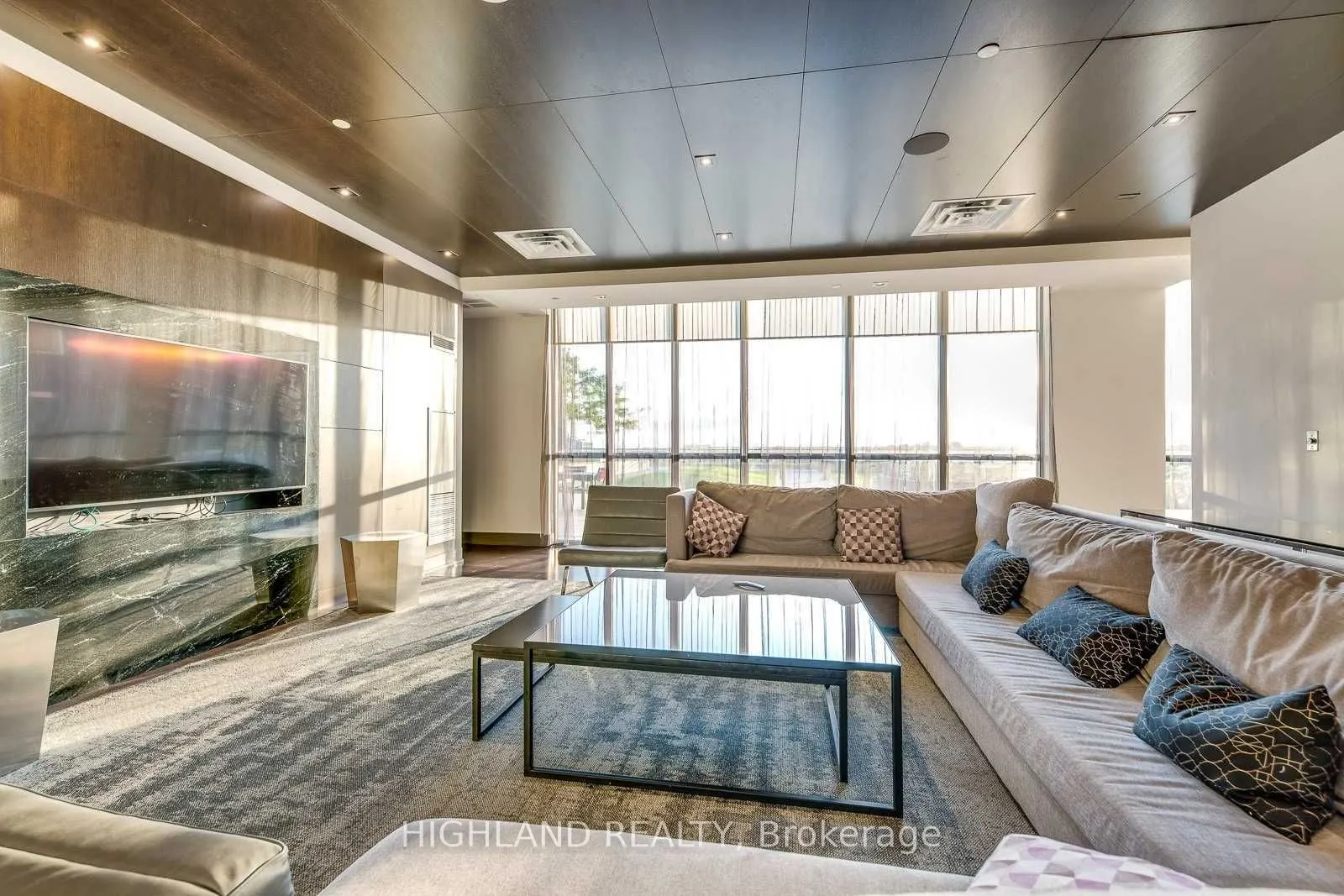 510 Curran Place, #2001
