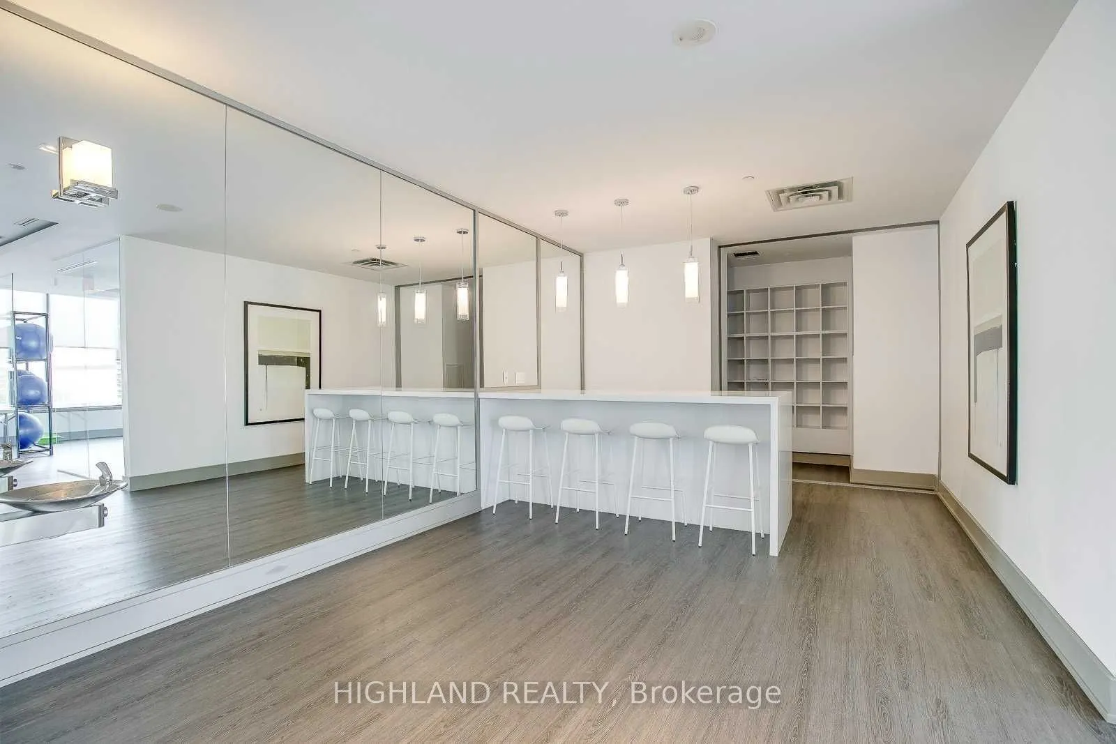 510 Curran Place, #2001