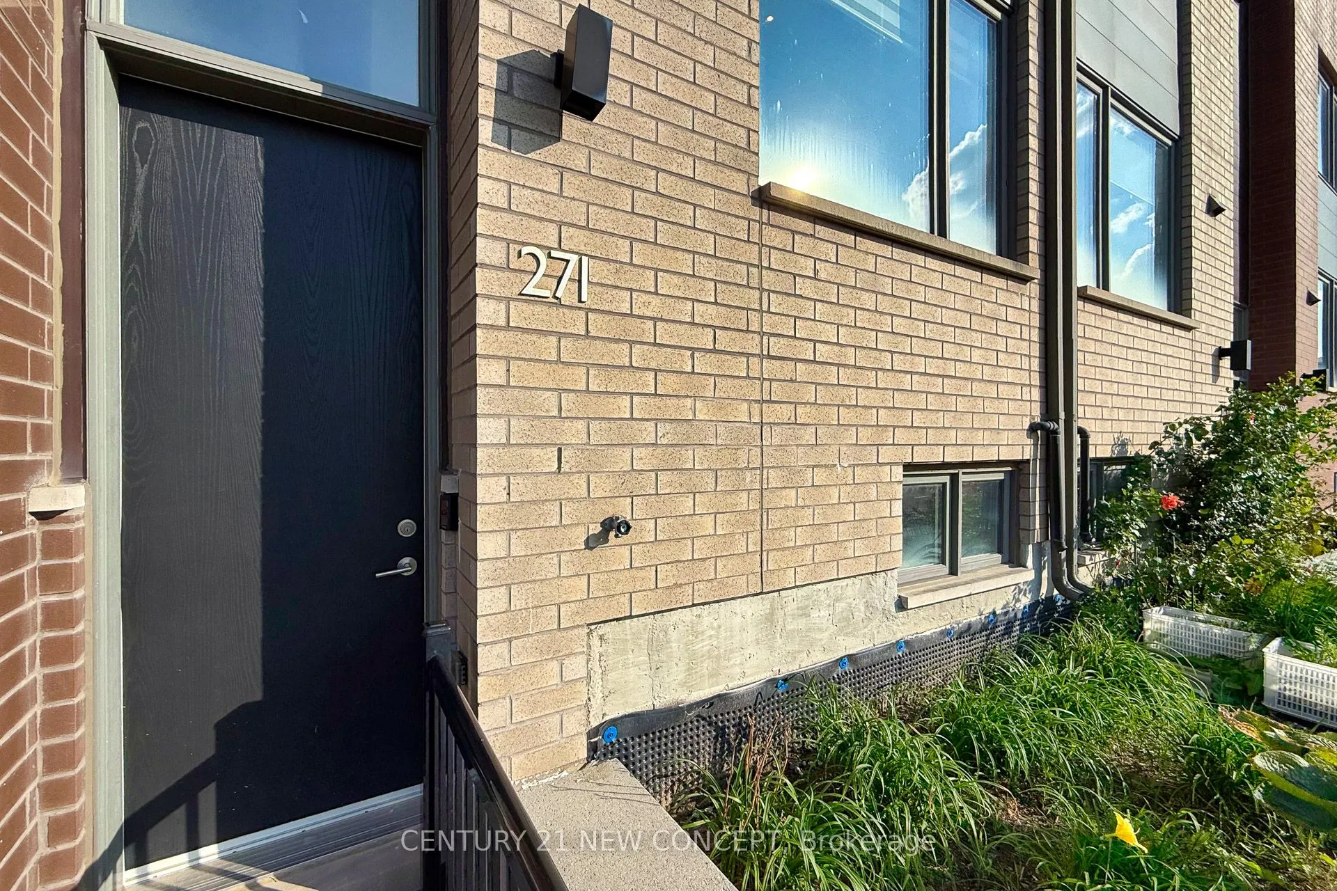 271 Downsview Park Boulevard