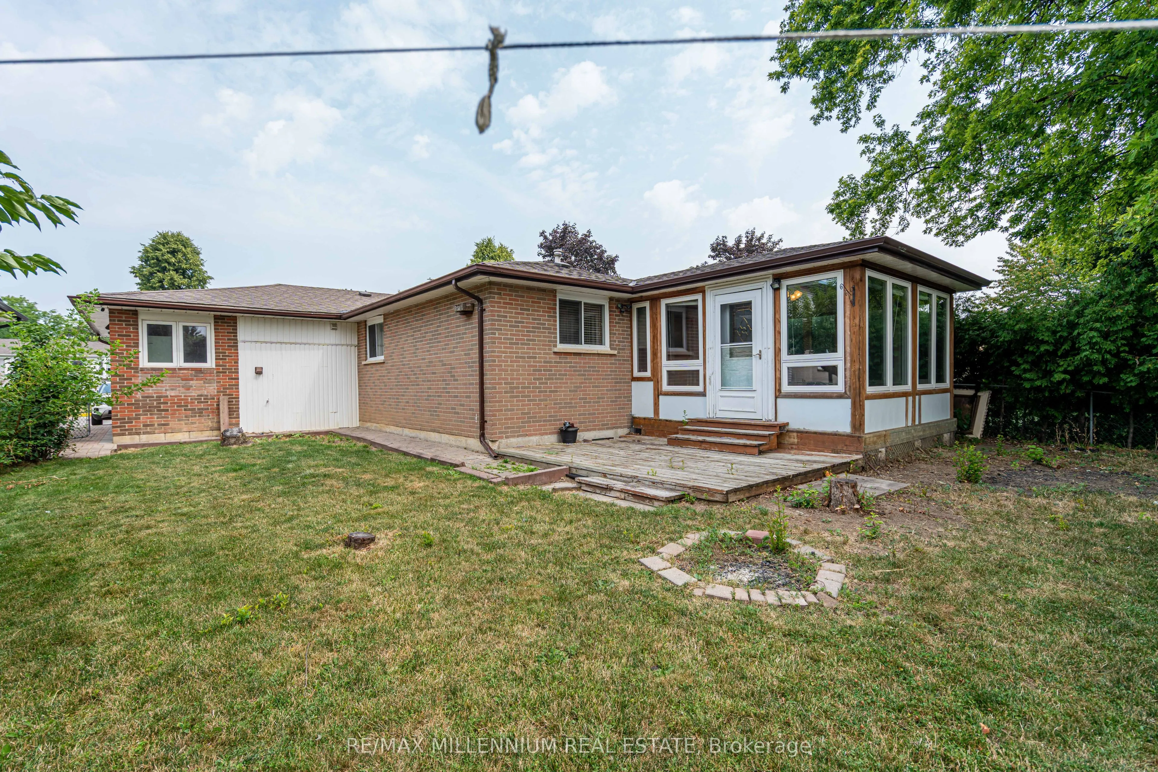 120 Madoc Drive