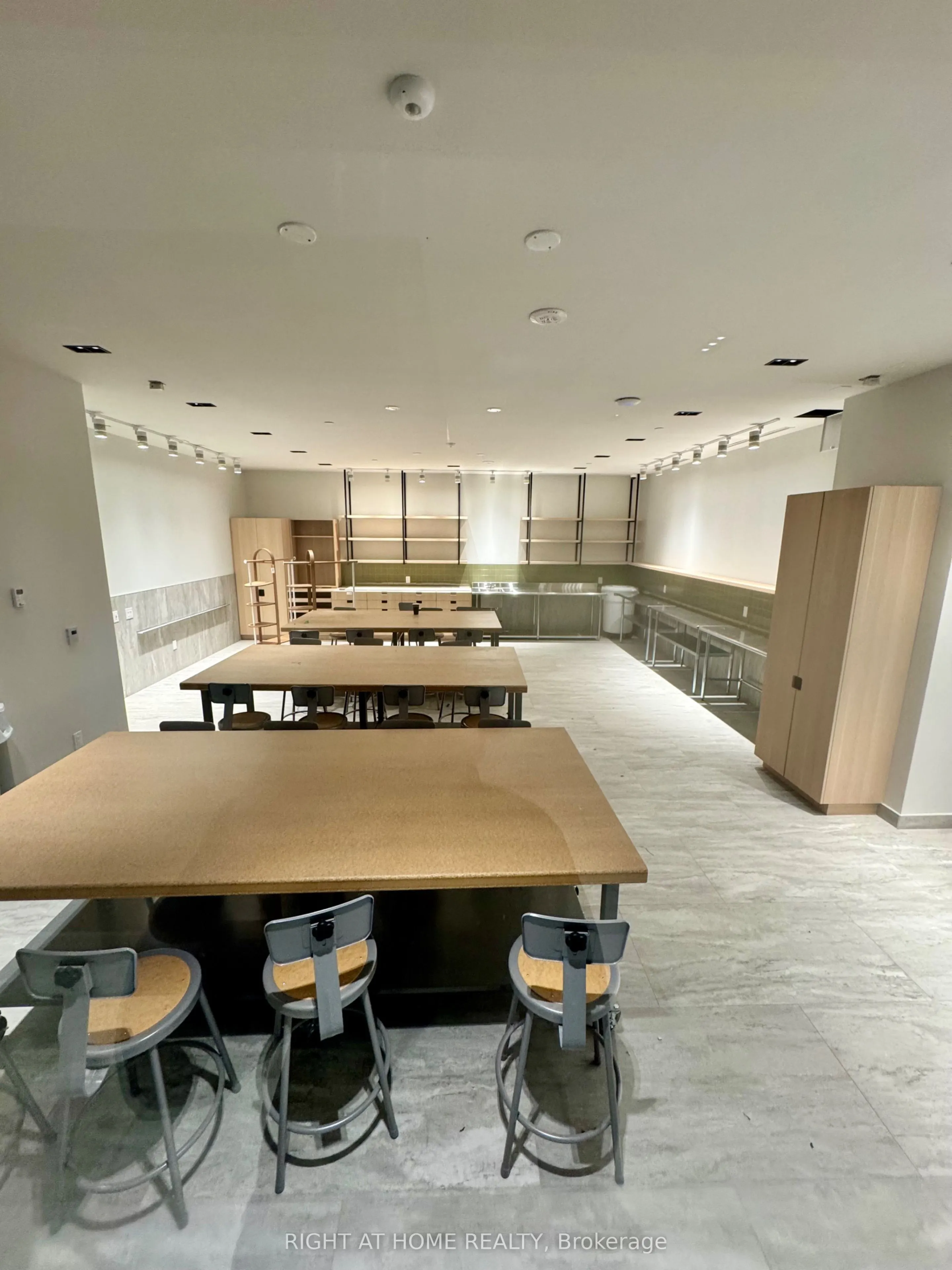2485 Eglinton Ave W Avenue, #1521