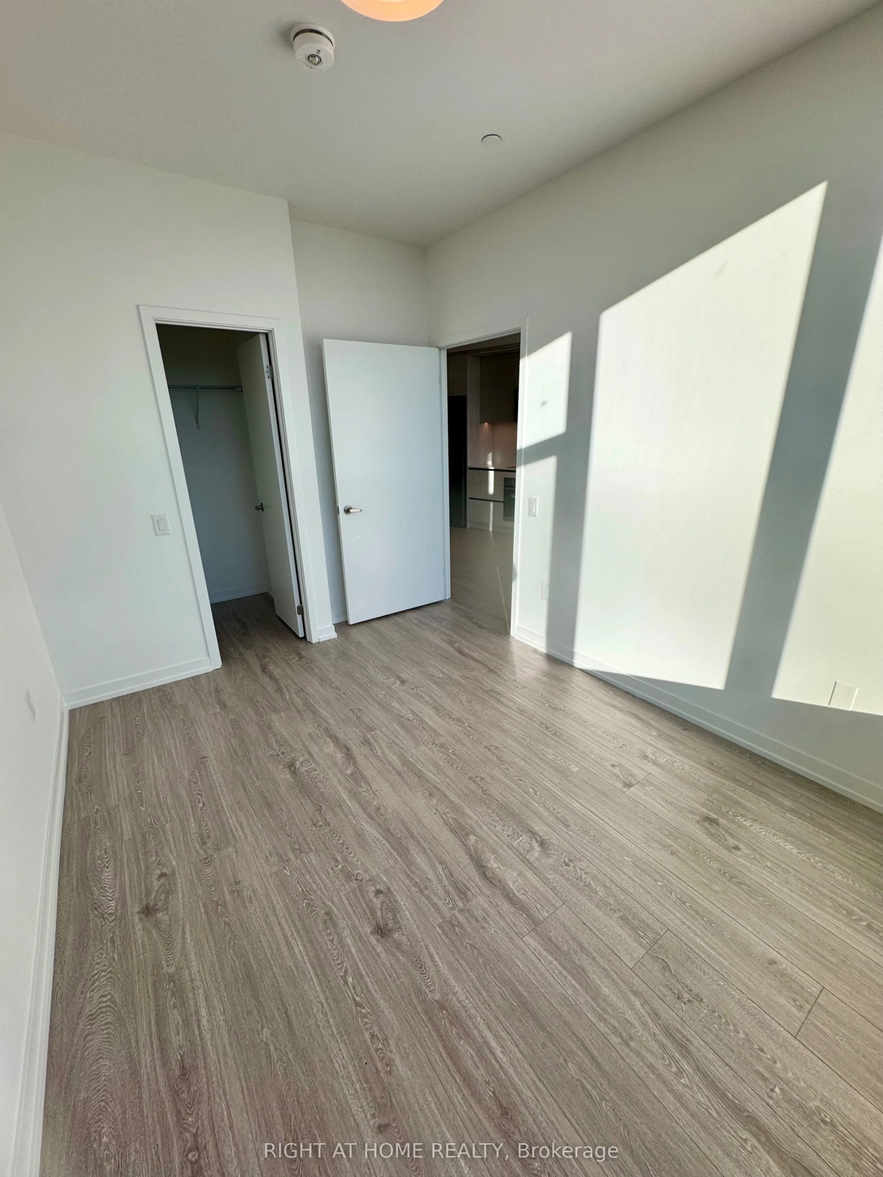 2485 Eglinton Ave W Avenue, #1521