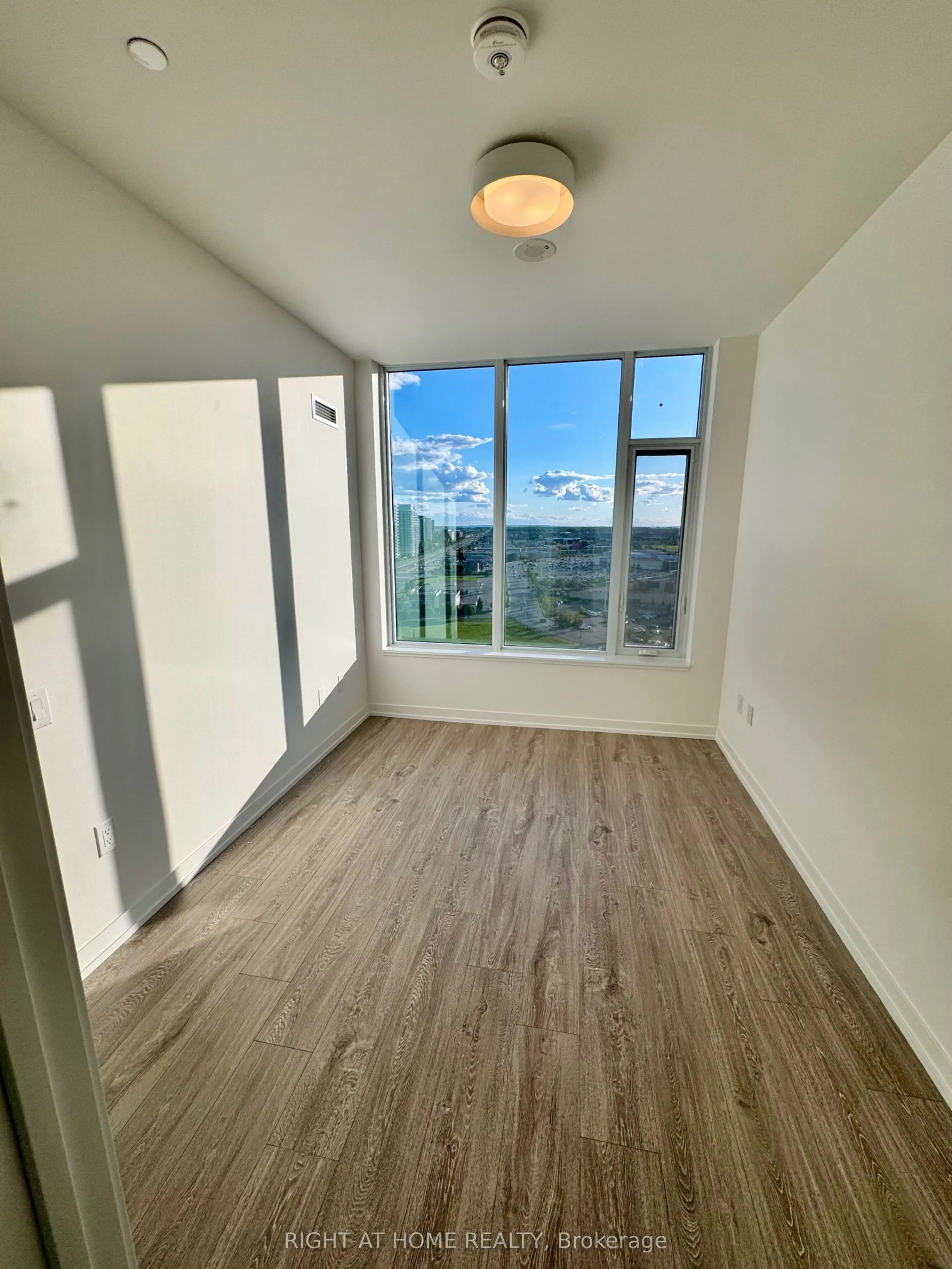 2485 Eglinton Ave W Avenue, #1521