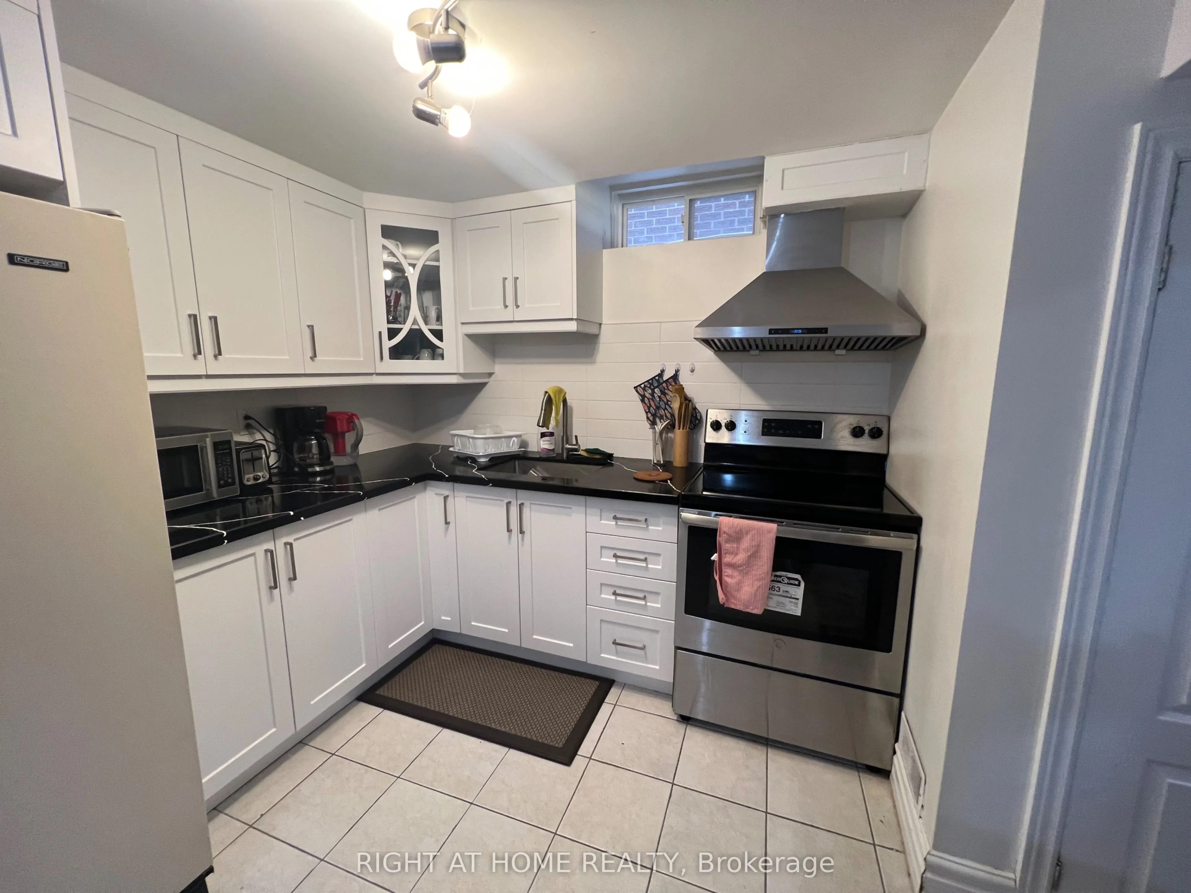 289 Laurentian Avenue S, #Room#B