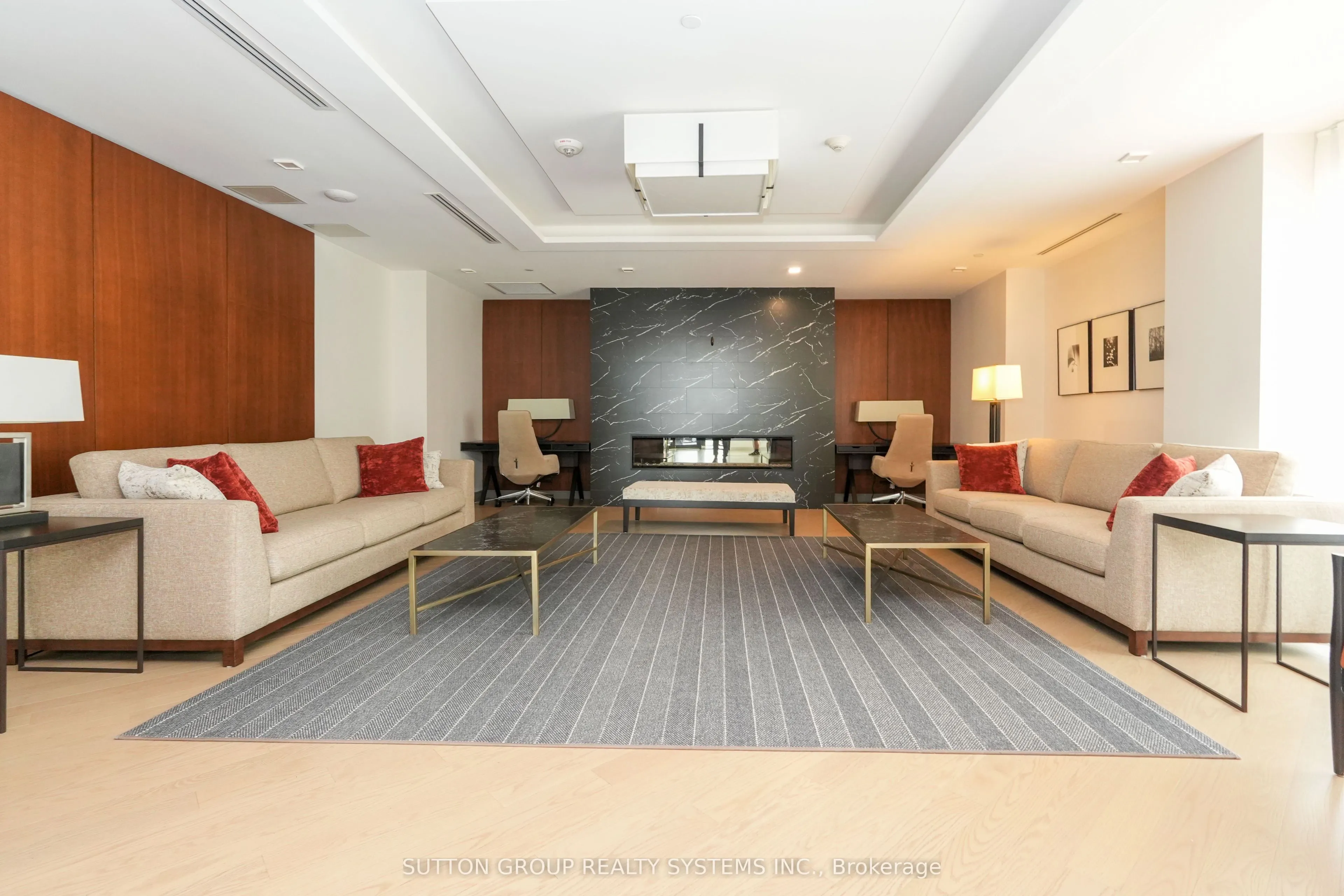 1575 Lakeshore Road, #357