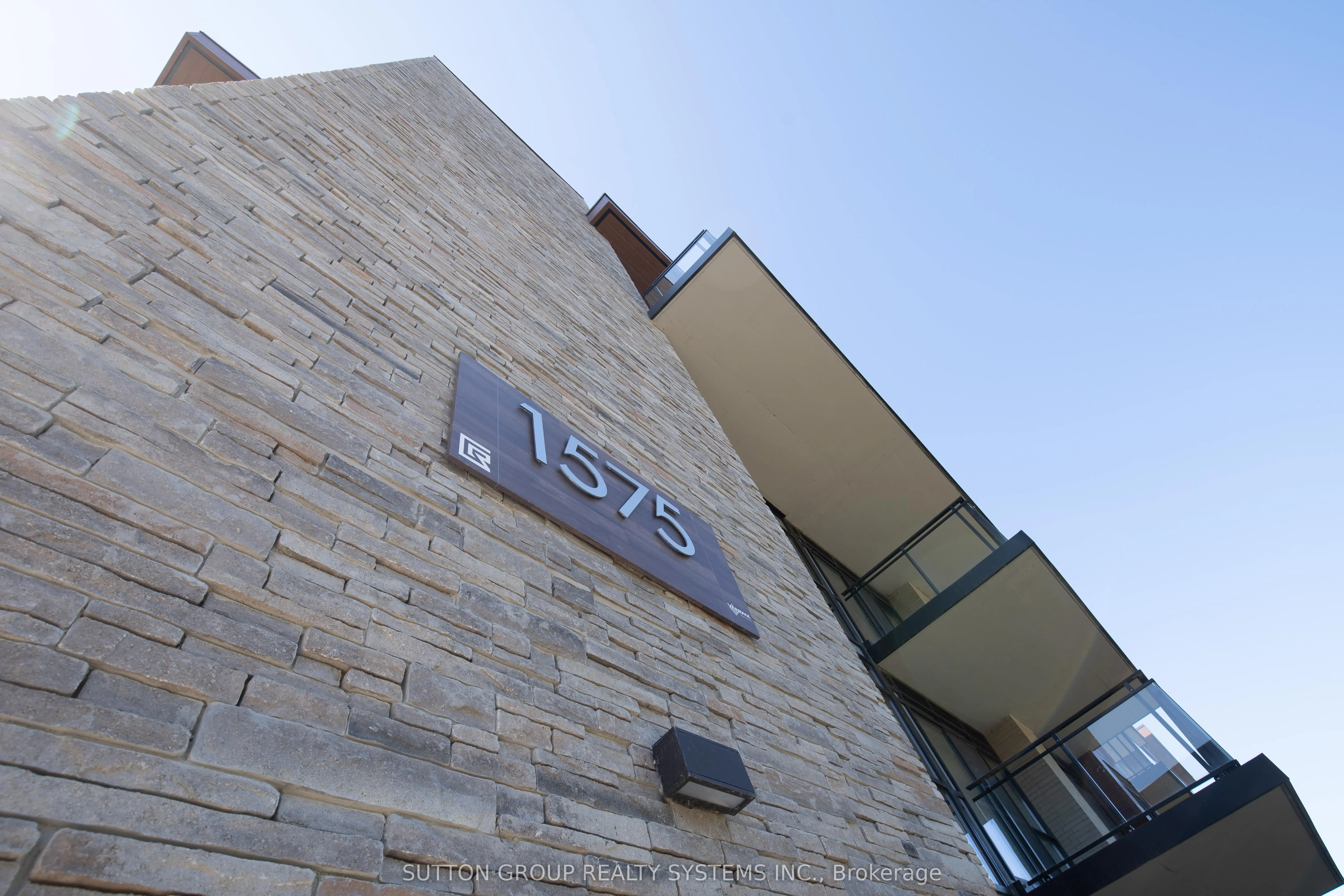 1575 Lakeshore Road, #357