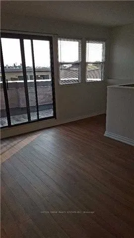 2945 Dundas Street W, #4