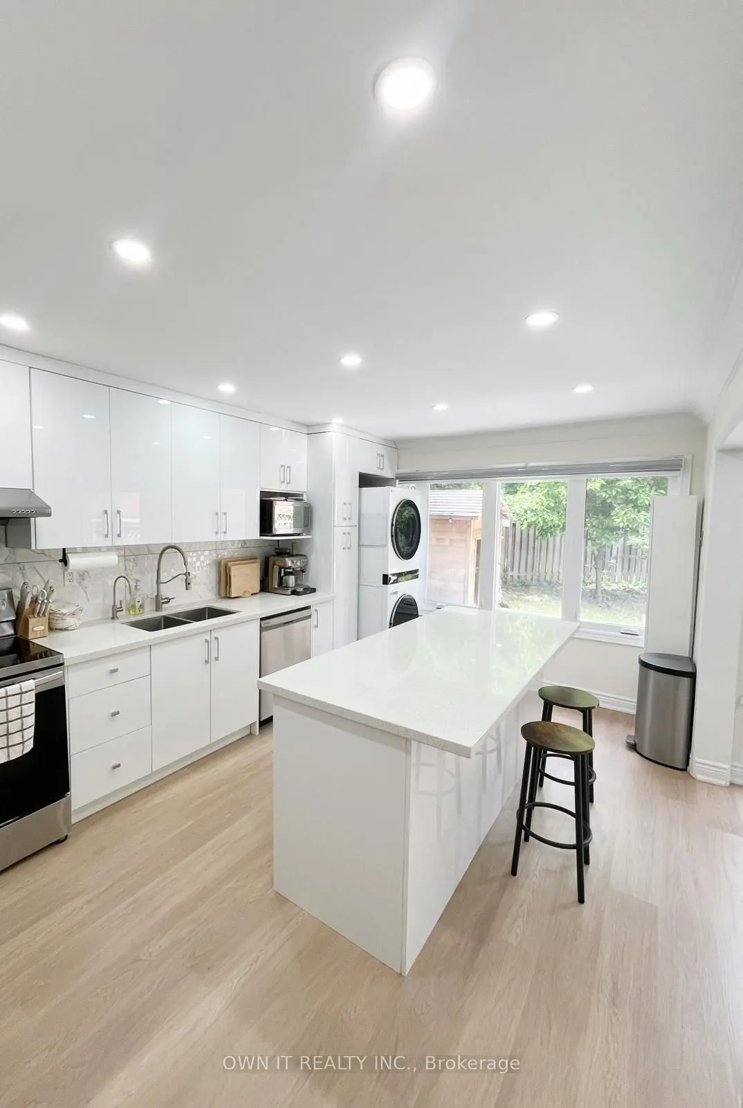 18 Killarney Court