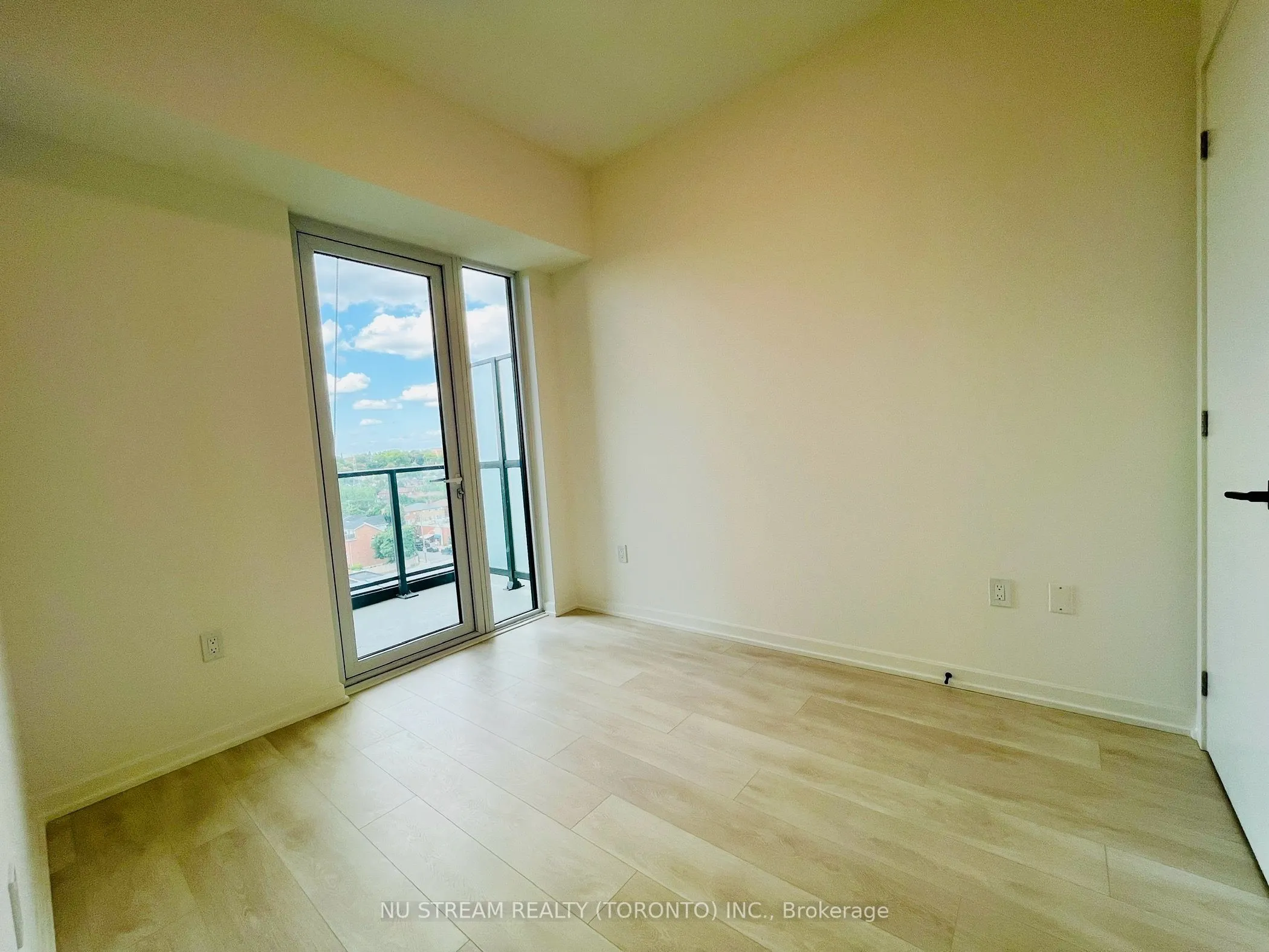 1285 Dupont Street, #807