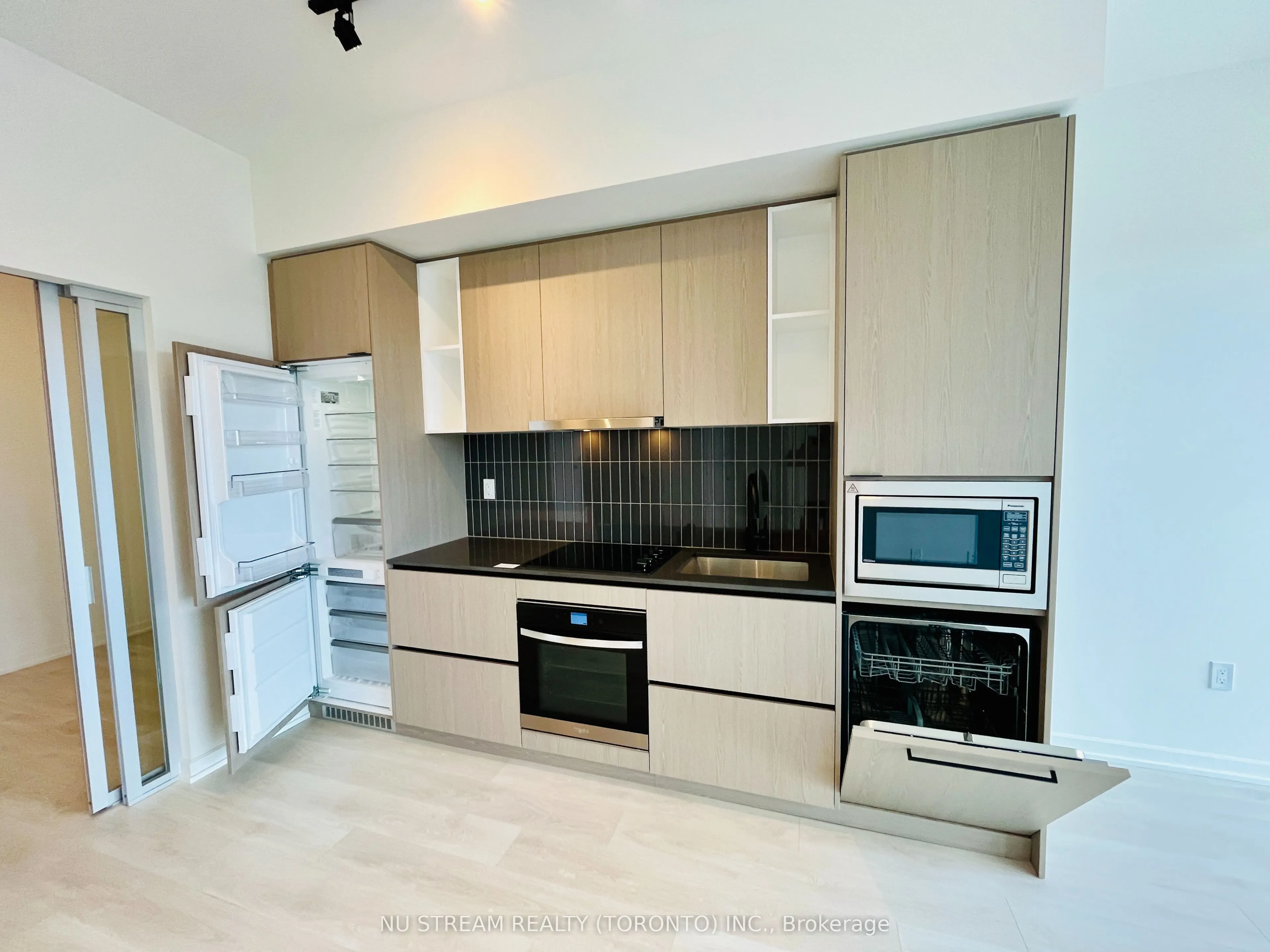 1285 Dupont Street, #807