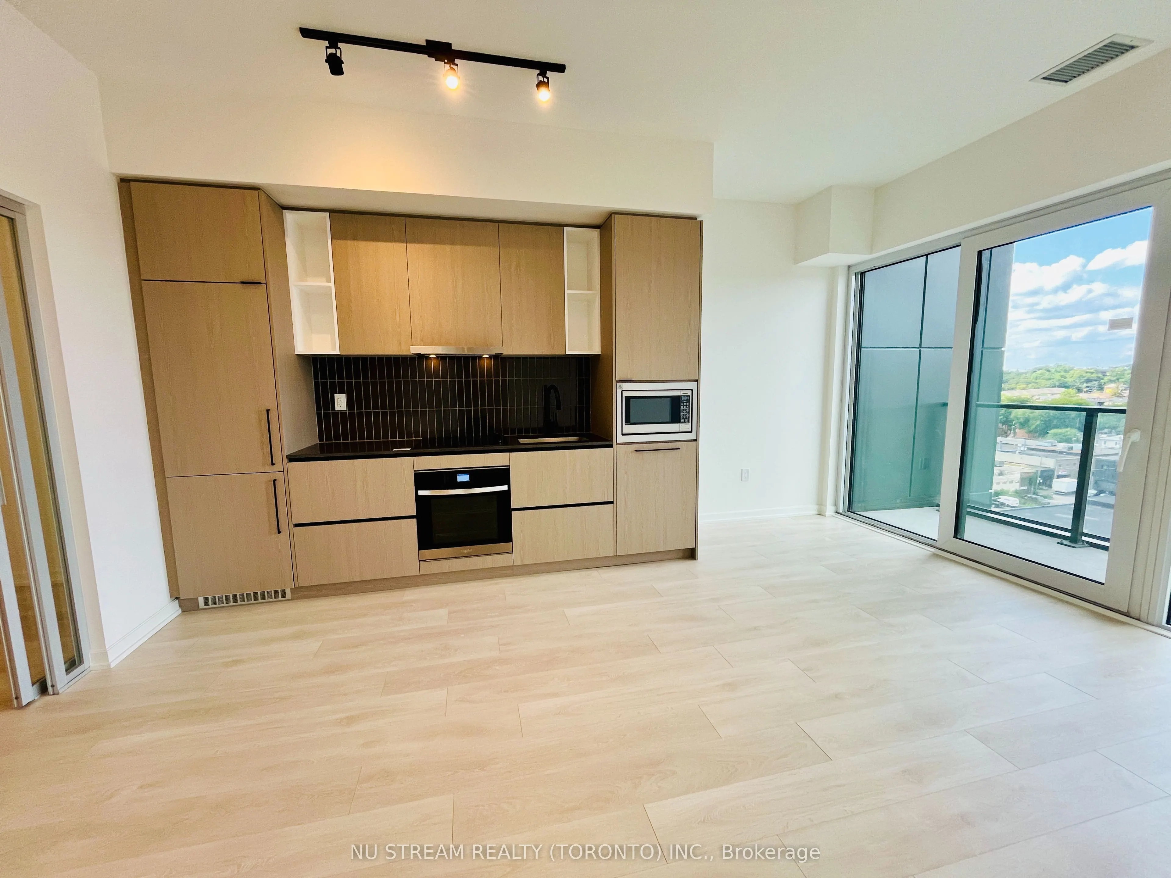 1285 Dupont Street, #807