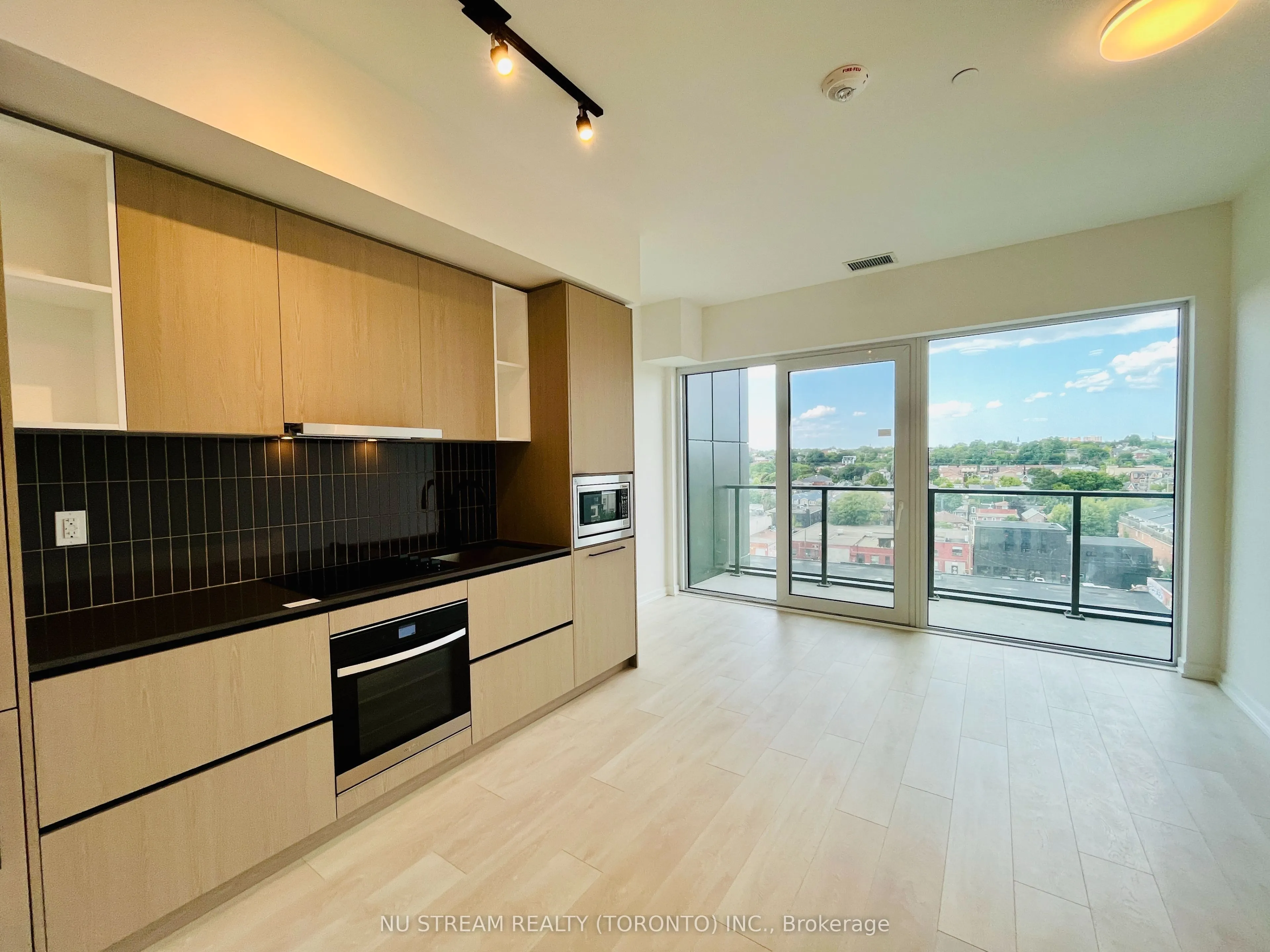 1285 Dupont Street, #807