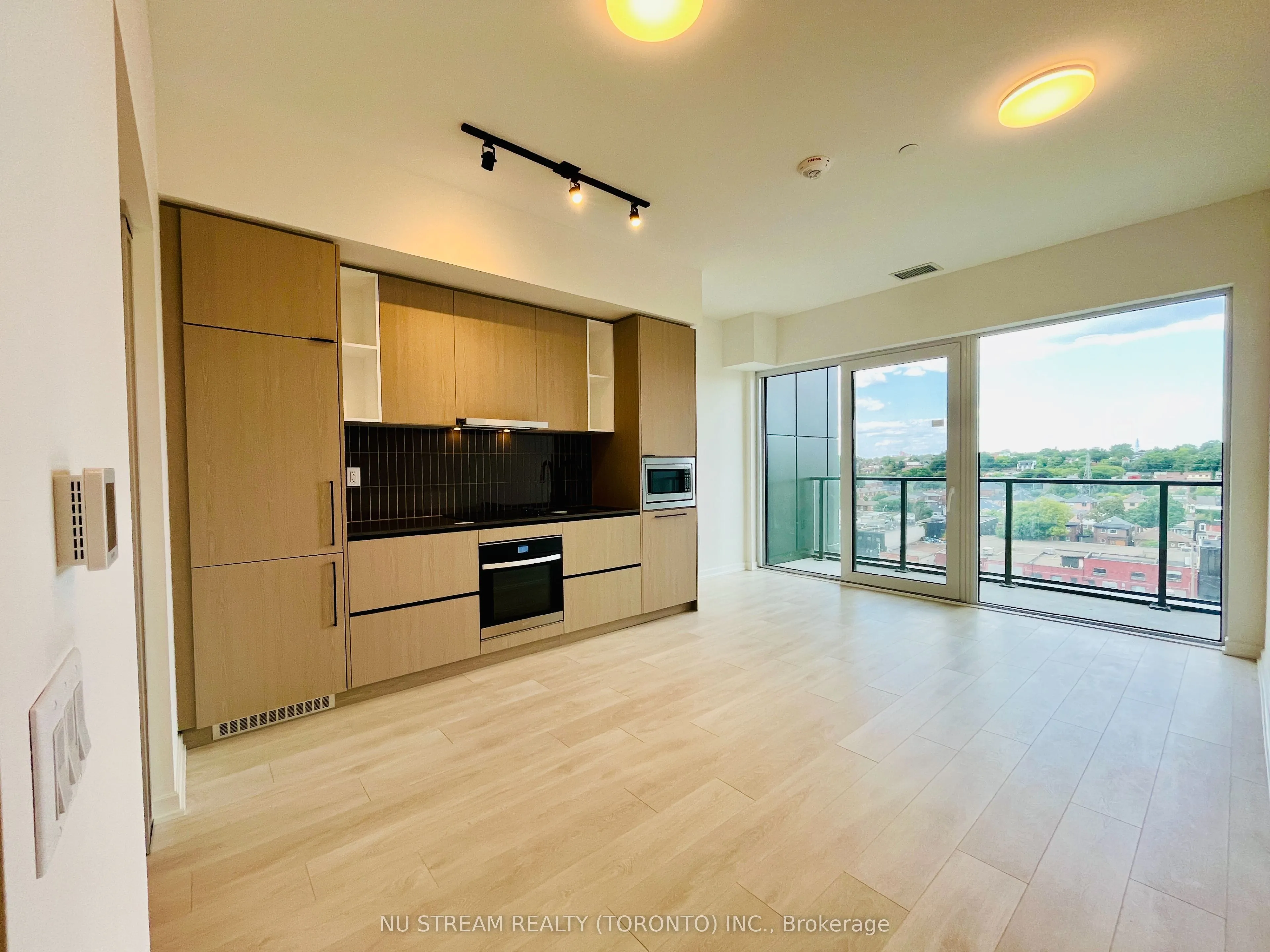 1285 Dupont Street, #807