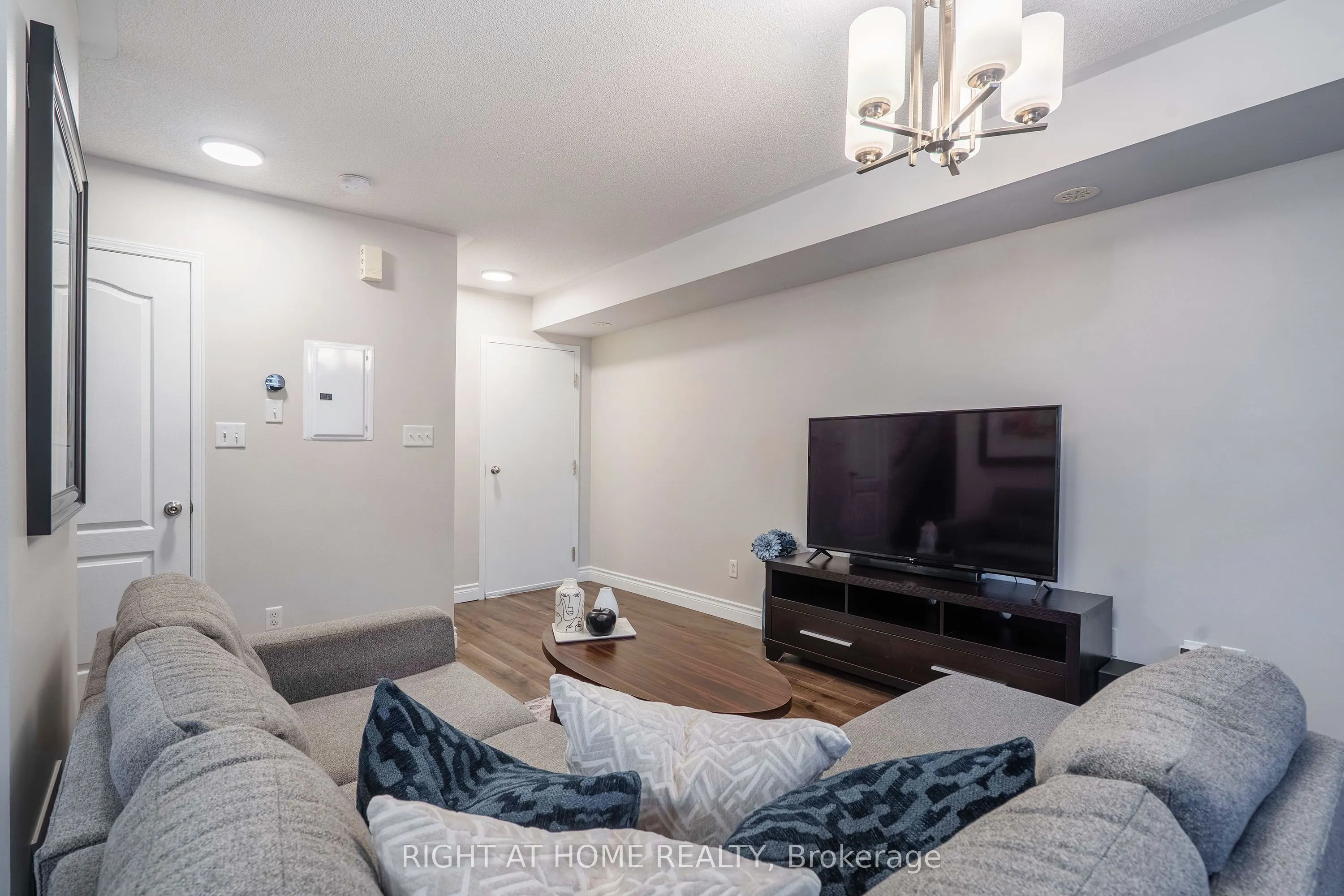47 Hays Boulevard, #3