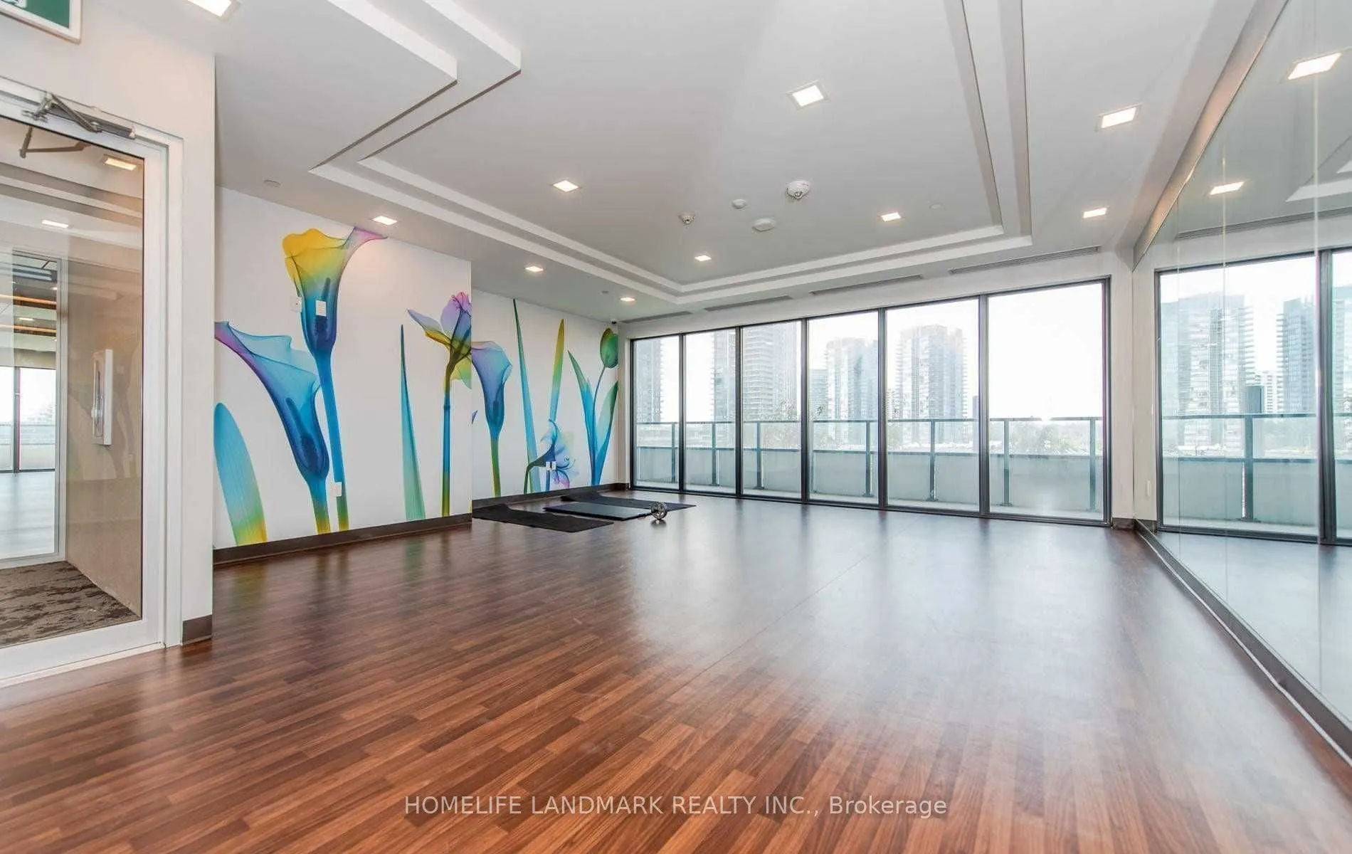 20 Shore Breeze Drive, #208