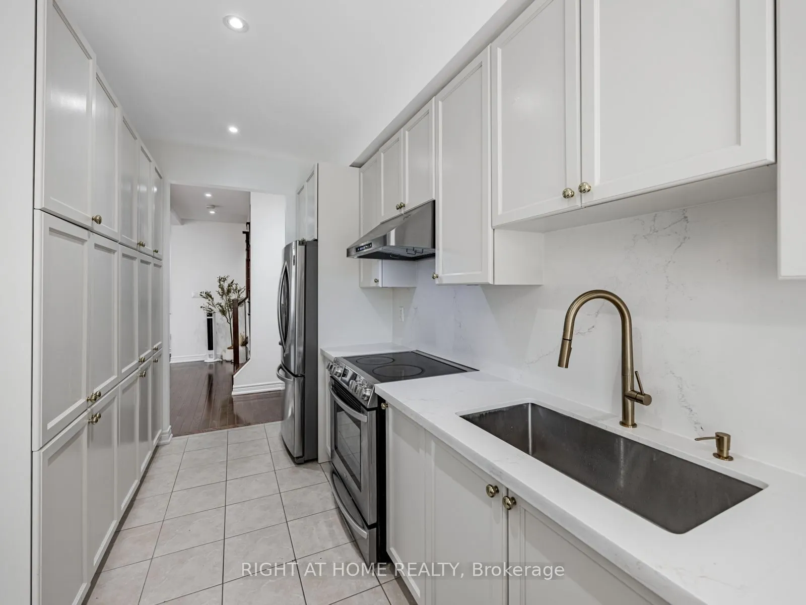 7326 Golden Meadow Court