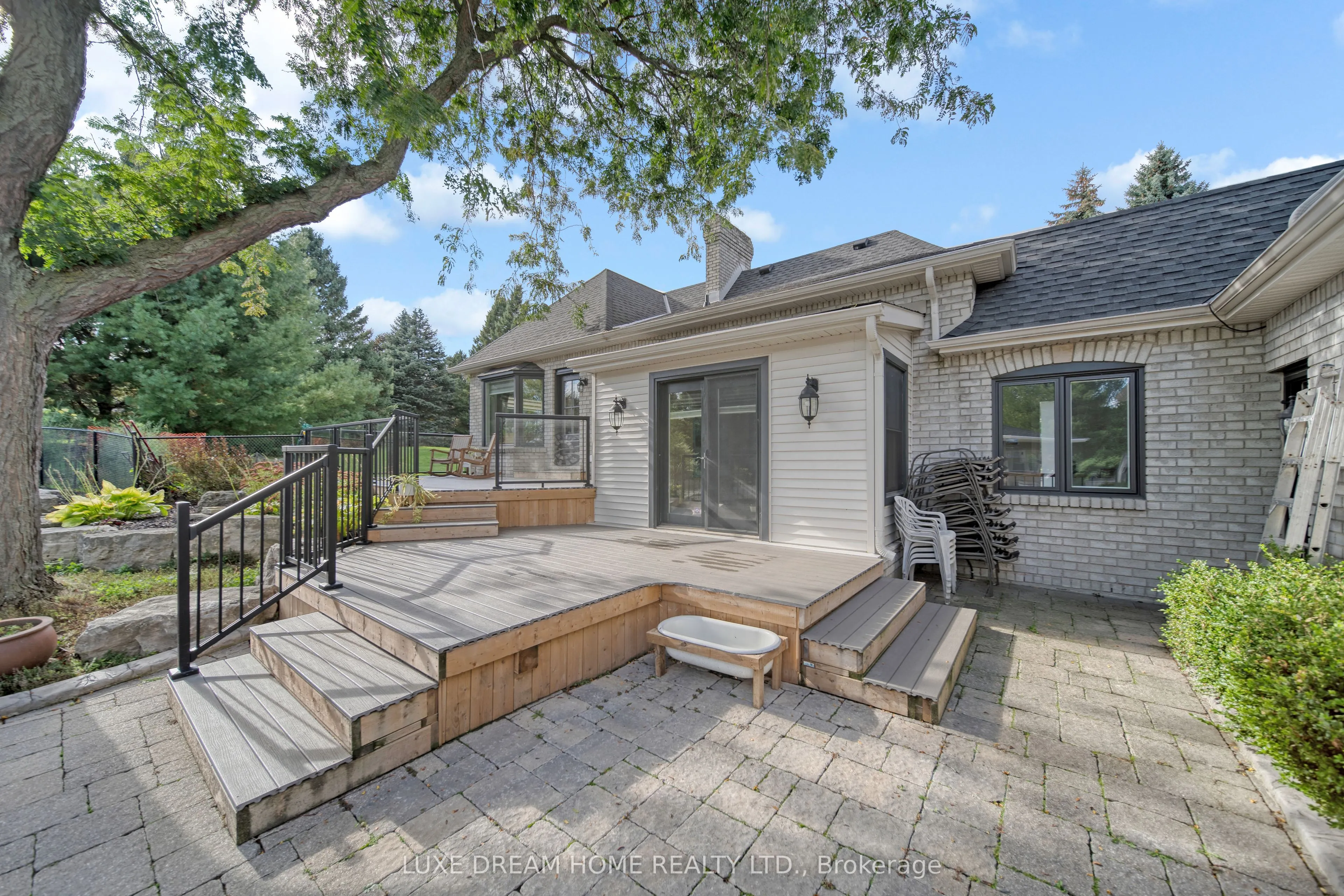7038 Guelph Line