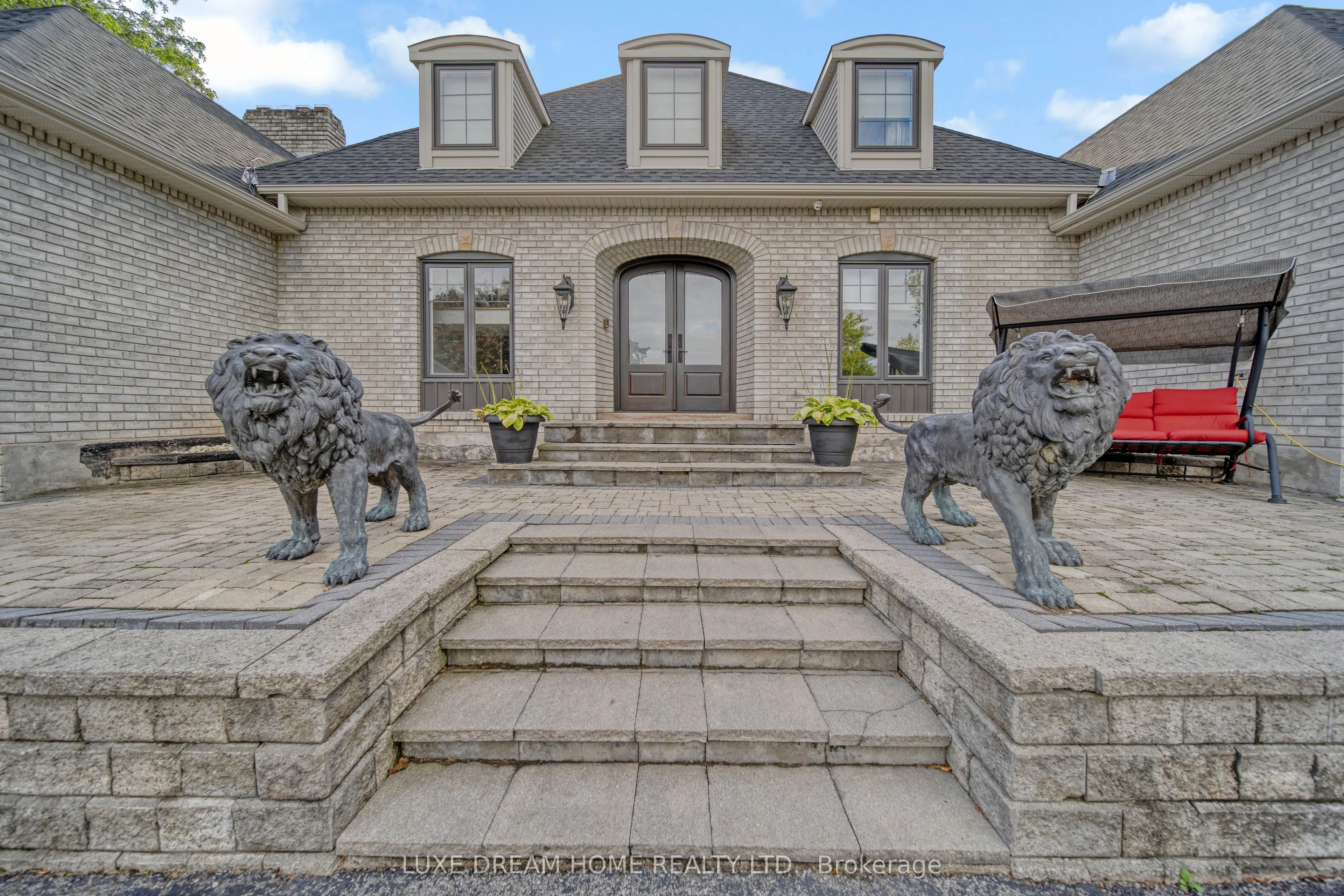 7038 Guelph Line