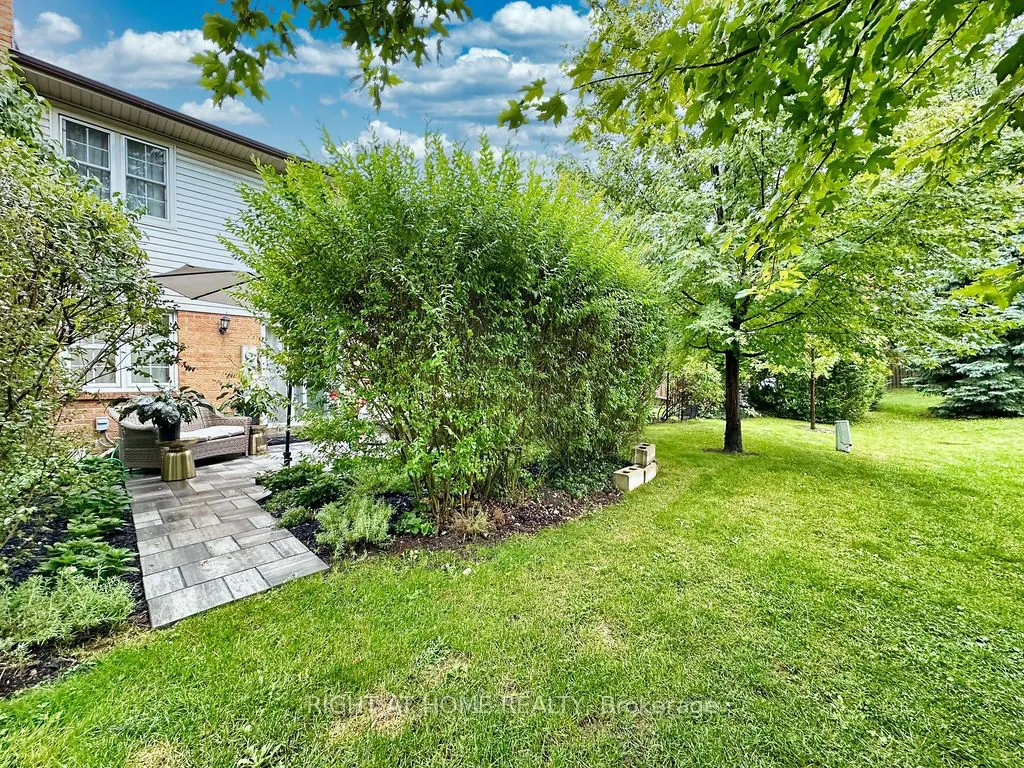 2120 Rathburn Road E, #101