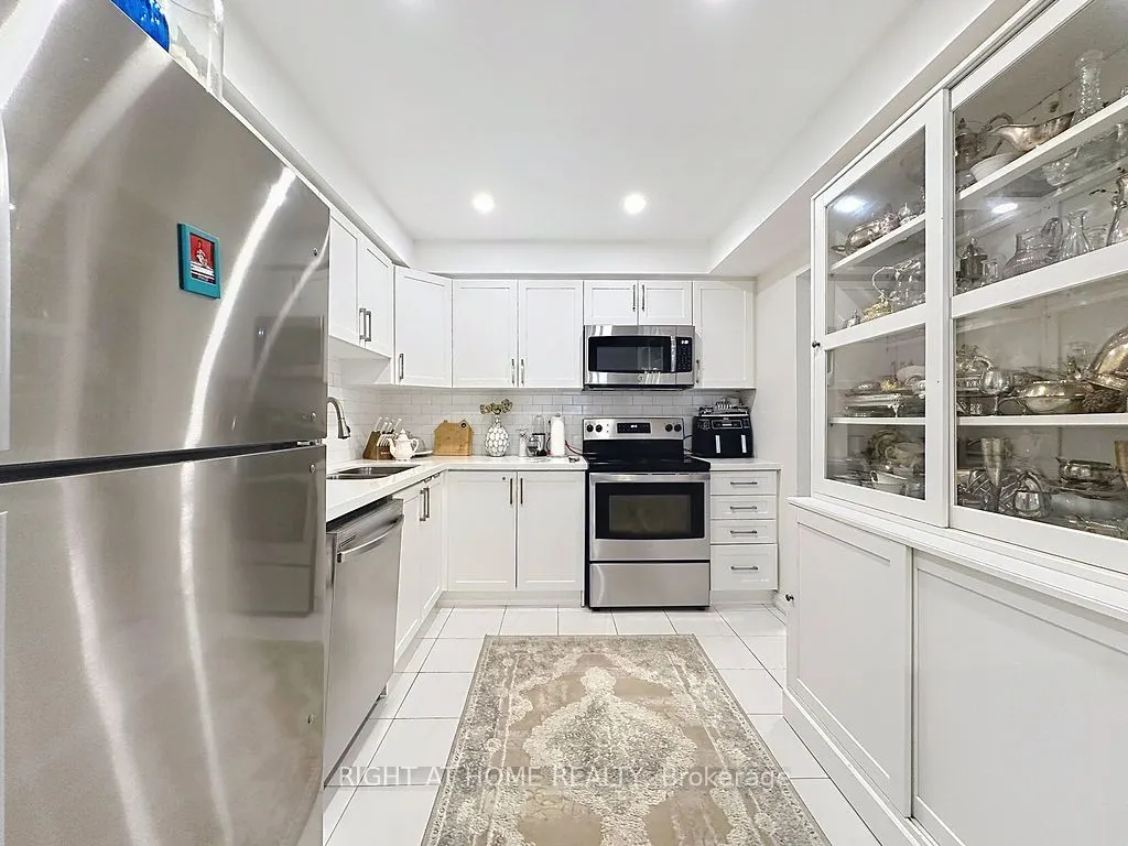 2120 Rathburn Road E, #101