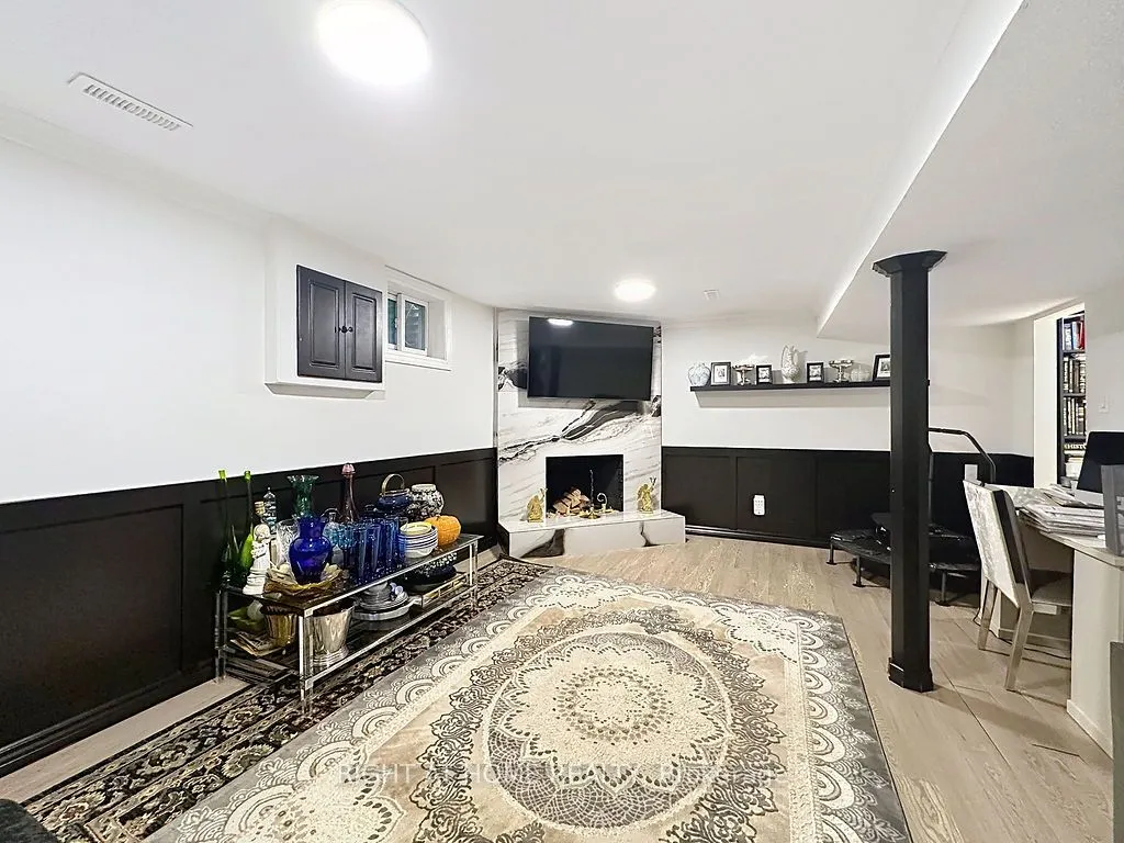 2120 Rathburn Road E, #101