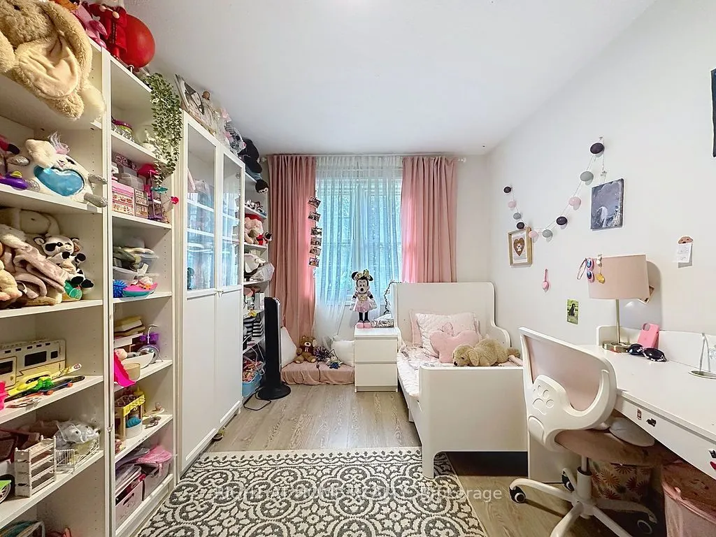 2120 Rathburn Road E, #101