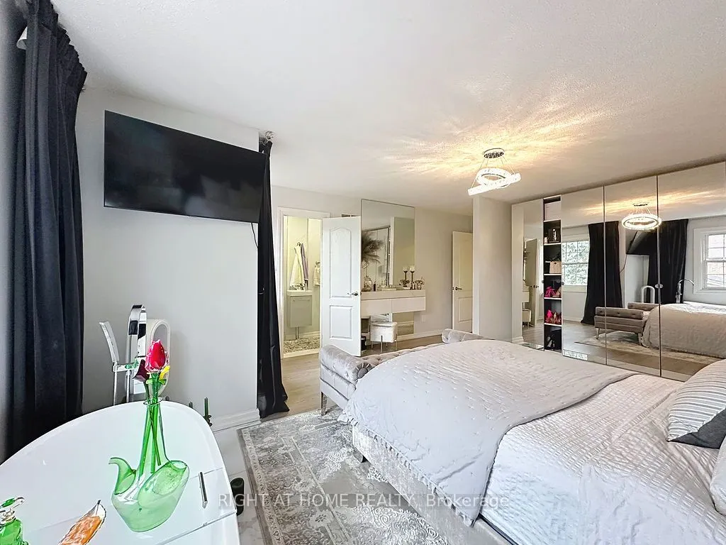 2120 Rathburn Road E, #101