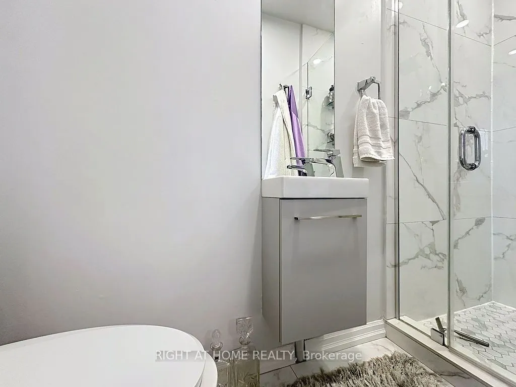2120 Rathburn Road E, #101