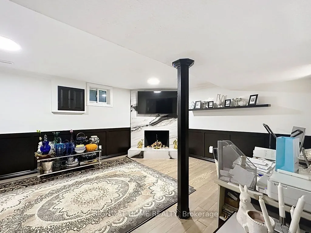 2120 Rathburn Road E, #101