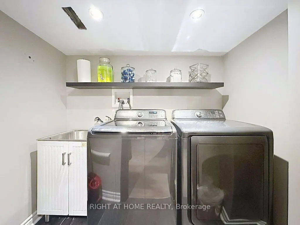 2120 Rathburn Road E, #101