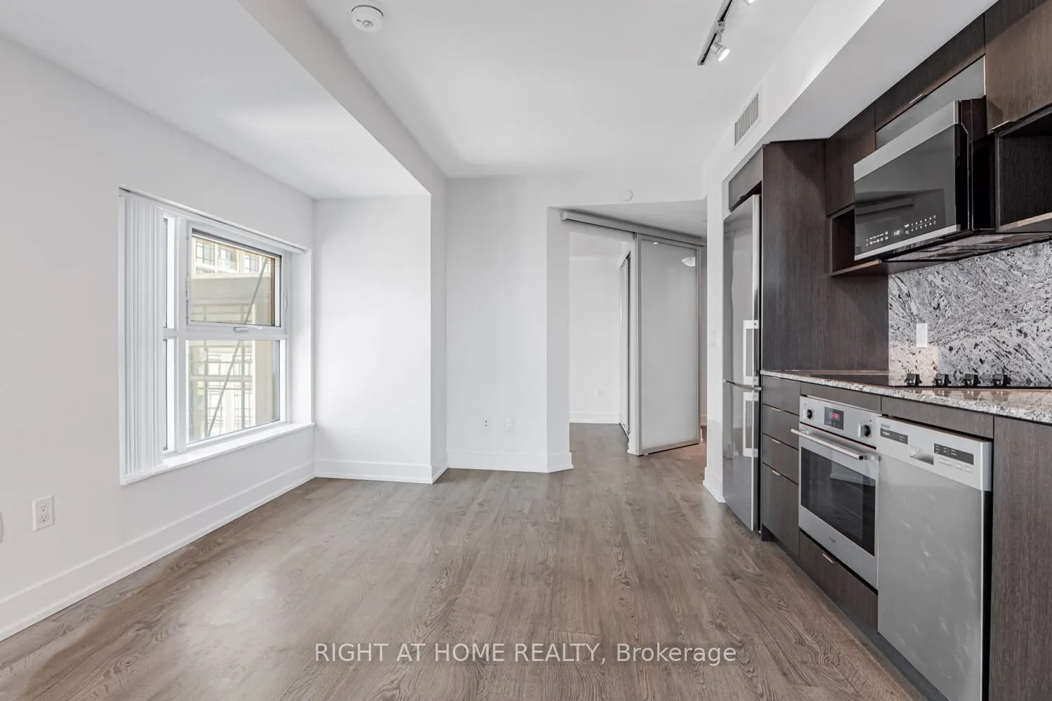 9 Mabelle Avenue, #318