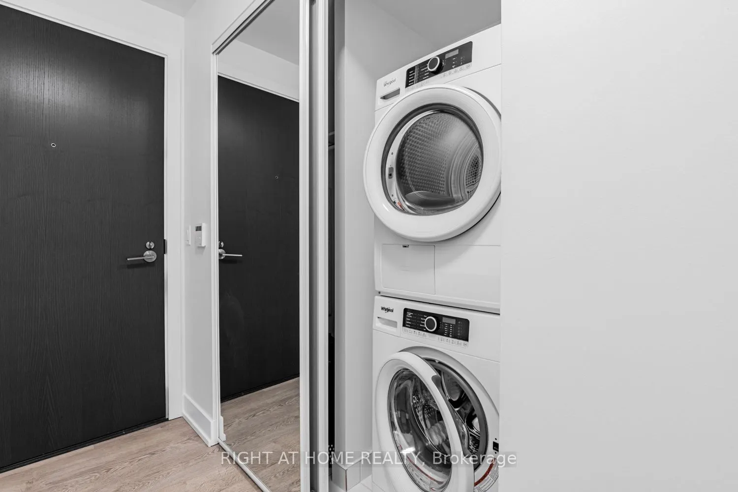 9 Mabelle Avenue, #318