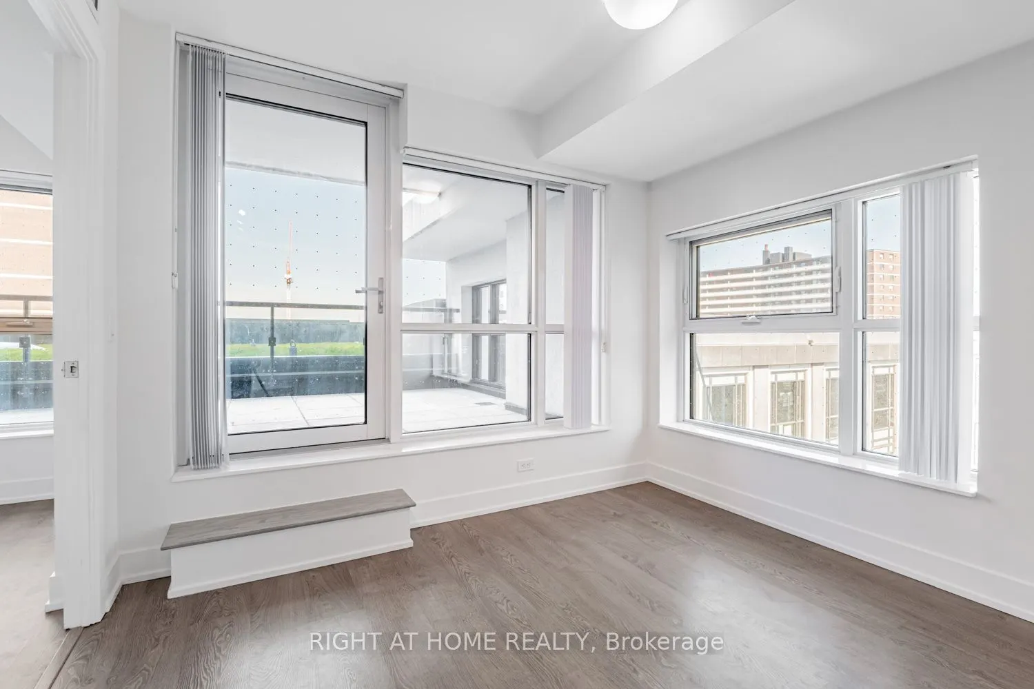 9 Mabelle Avenue, #318