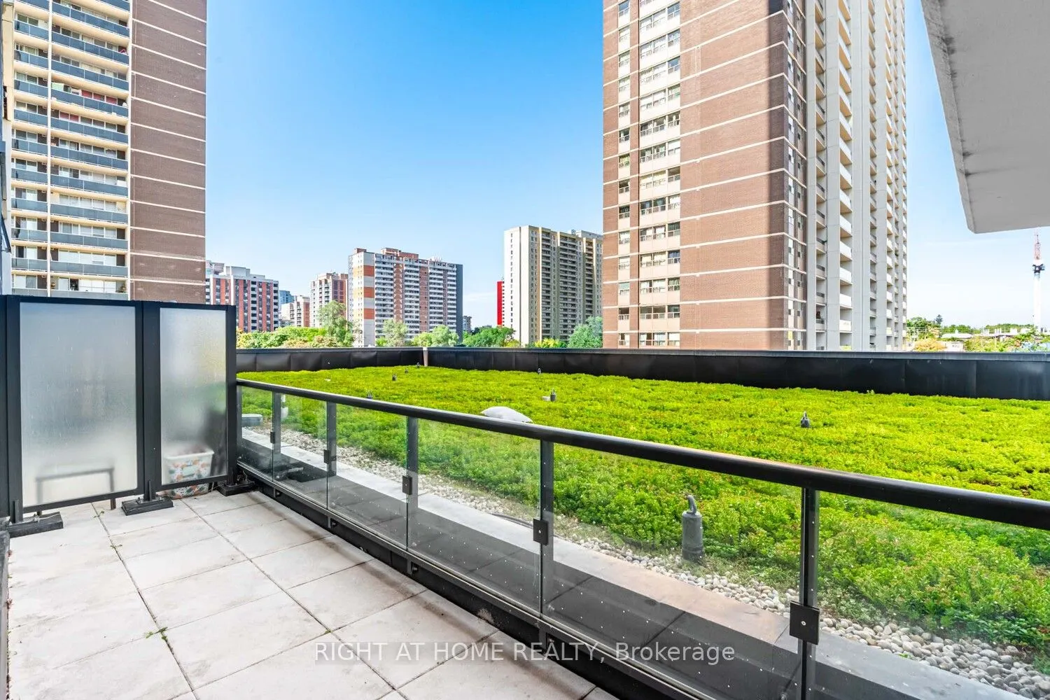 9 Mabelle Avenue, #318