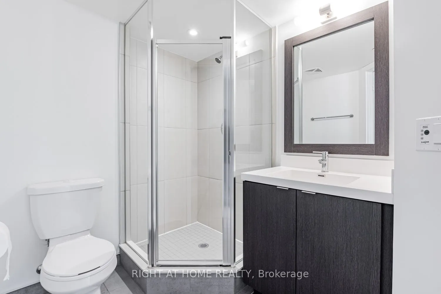 9 Mabelle Avenue, #318