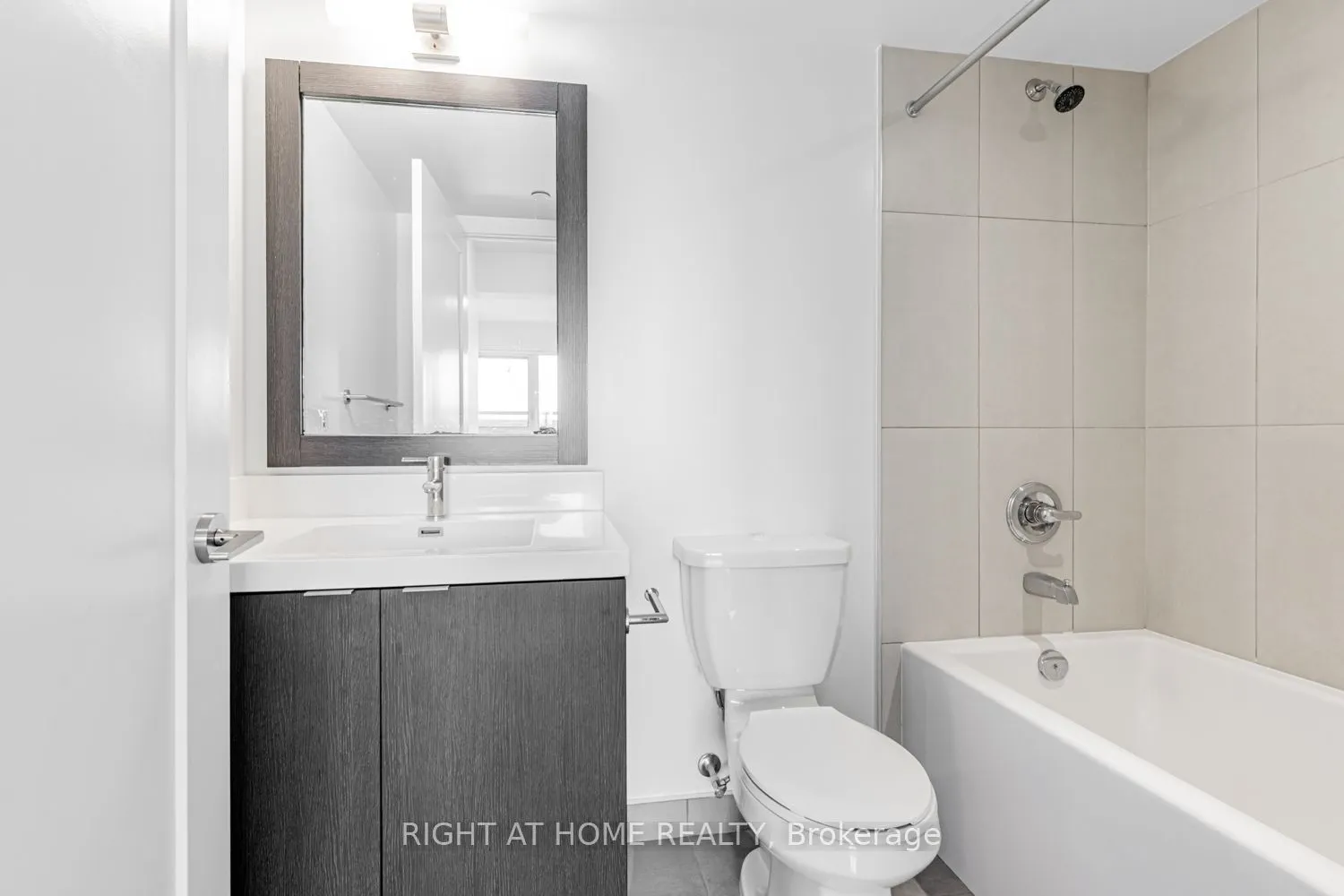 9 Mabelle Avenue, #318