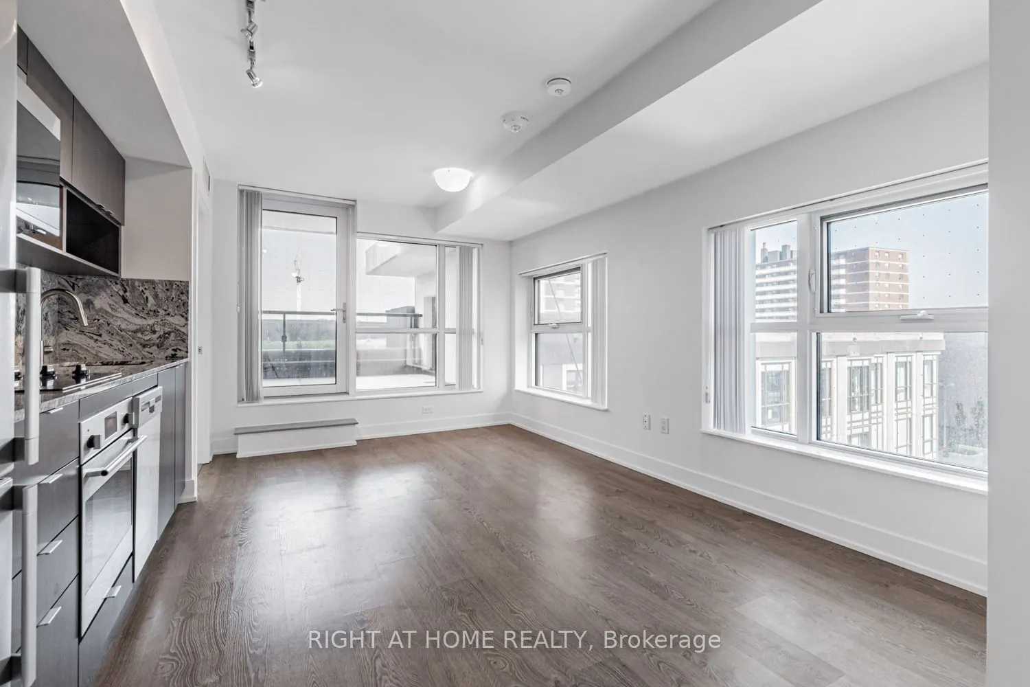 9 Mabelle Avenue, #318