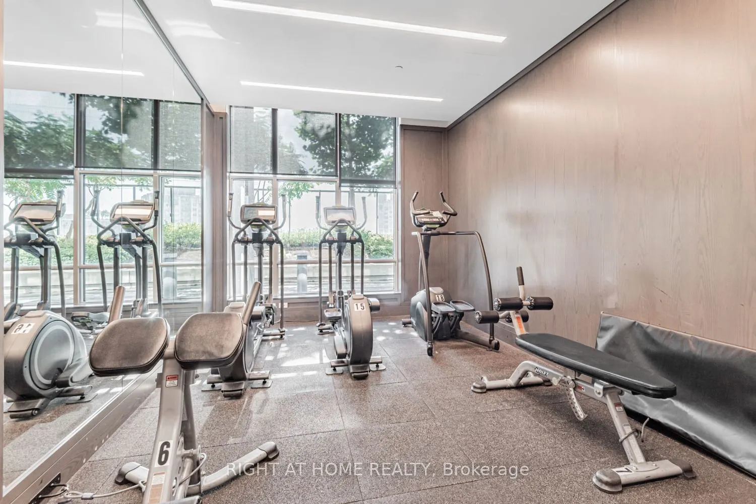 9 Mabelle Avenue, #318